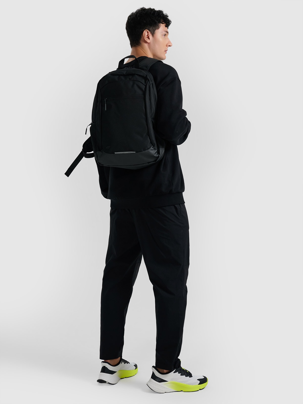 Міський рюкзак (20 л) із застібною кишенею для ноутбука - чорний