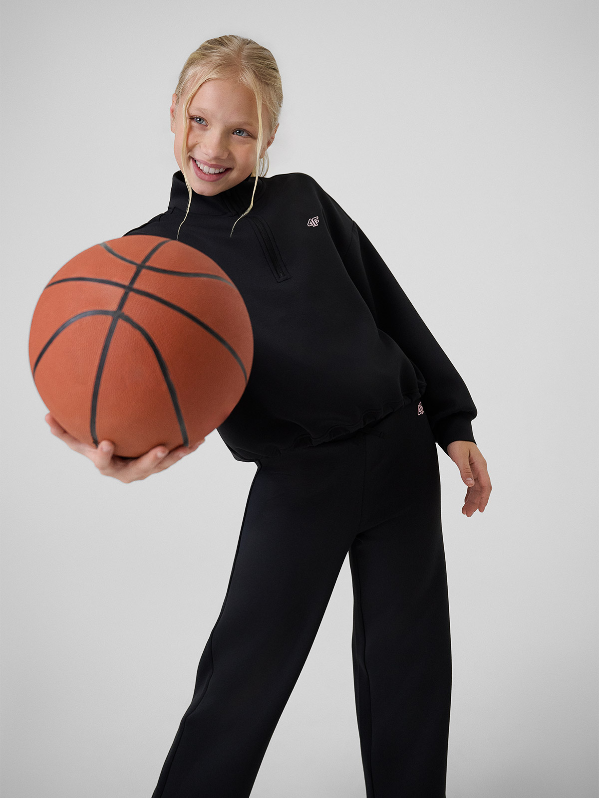 Спортивна толстовка regular без капюшона для дівчаток - чорна