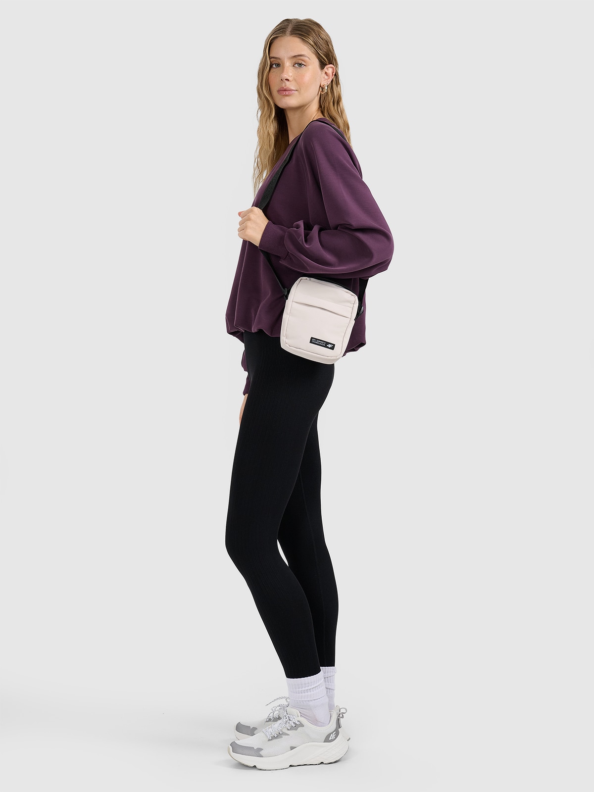 Сумка-бананка - бежева