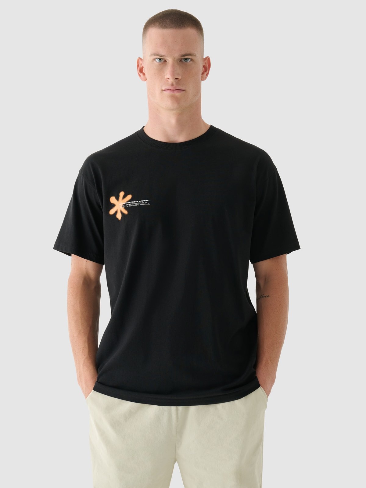 Чоловіча футболка oversize з принтом - чорний