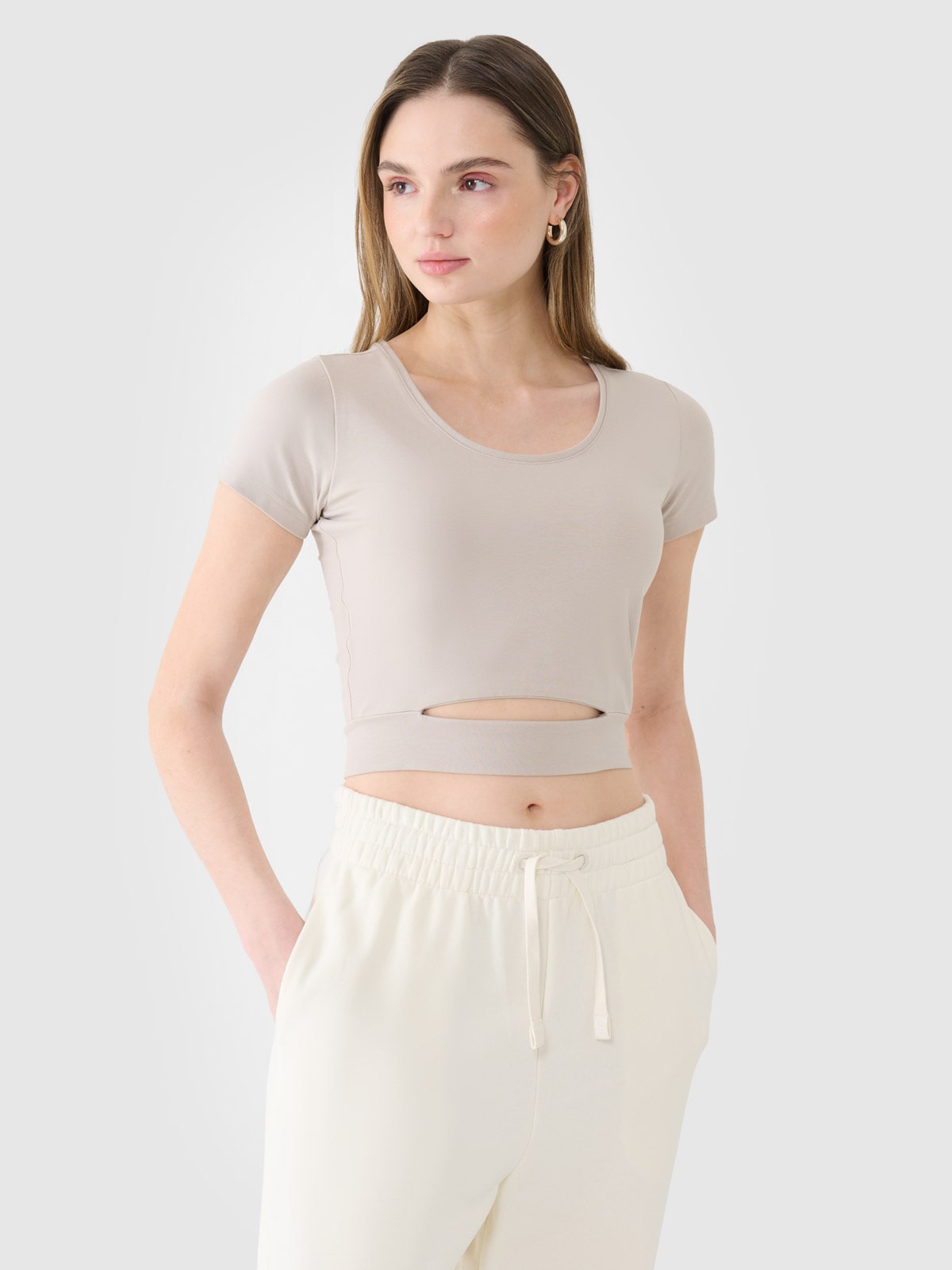 Жіноча однотонна футболка crop top - бежевий