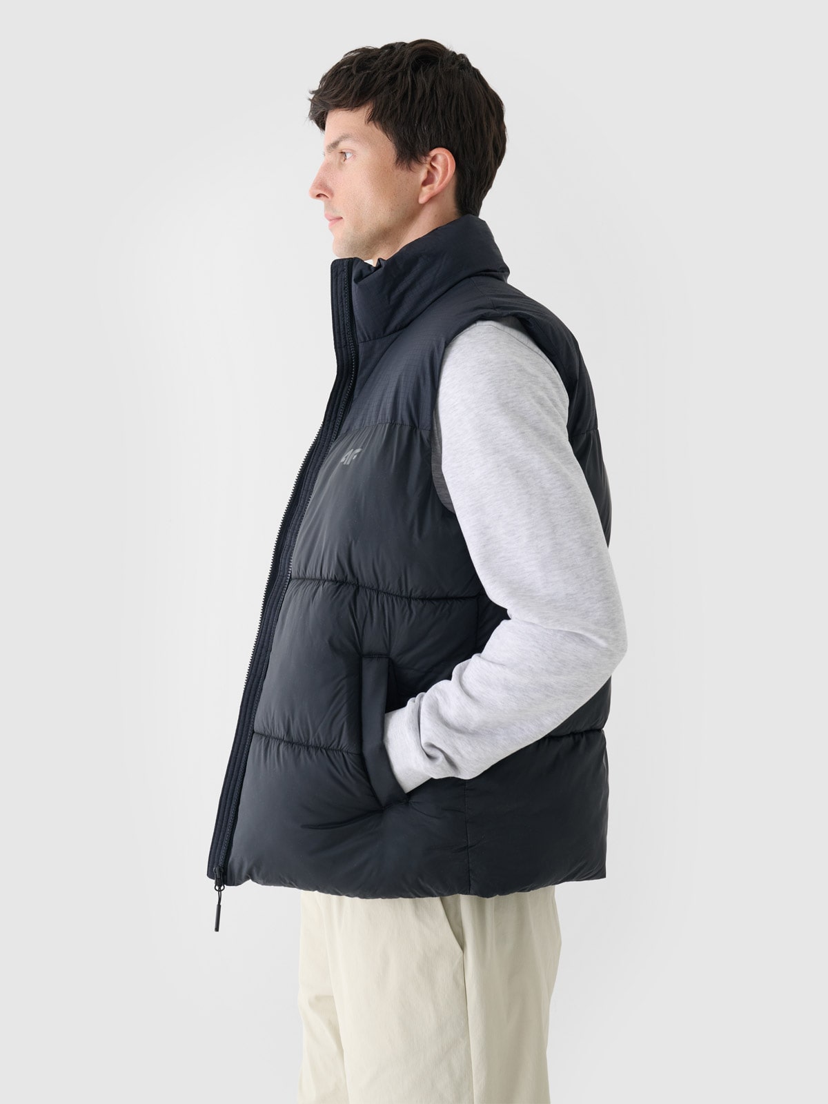 Чоловіча пухова жилетка з синтетичним наповнювачем - чорний