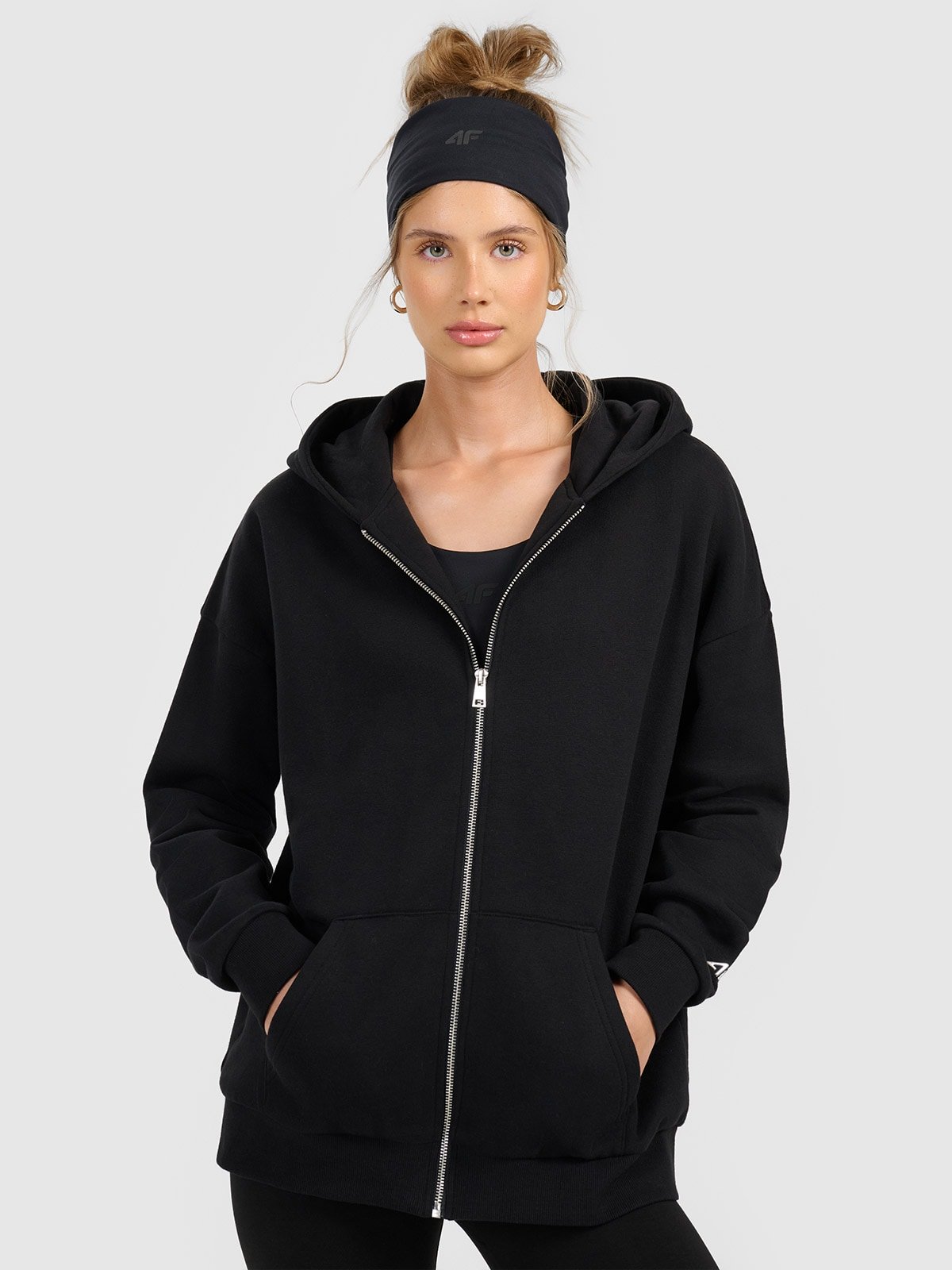 Спортивна кофта на блискавці з капюшоном жіноча - чорна