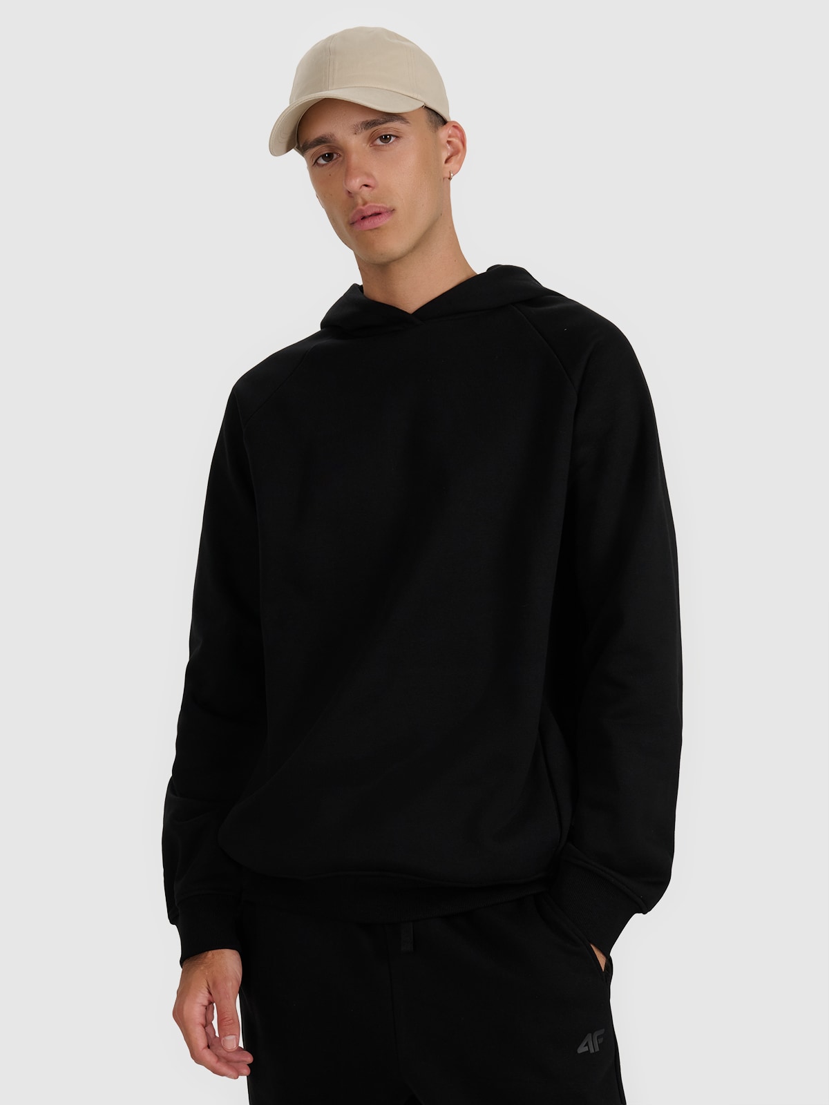 Чоловічий спортивний світшот з капюшоном, без застібки - чорний