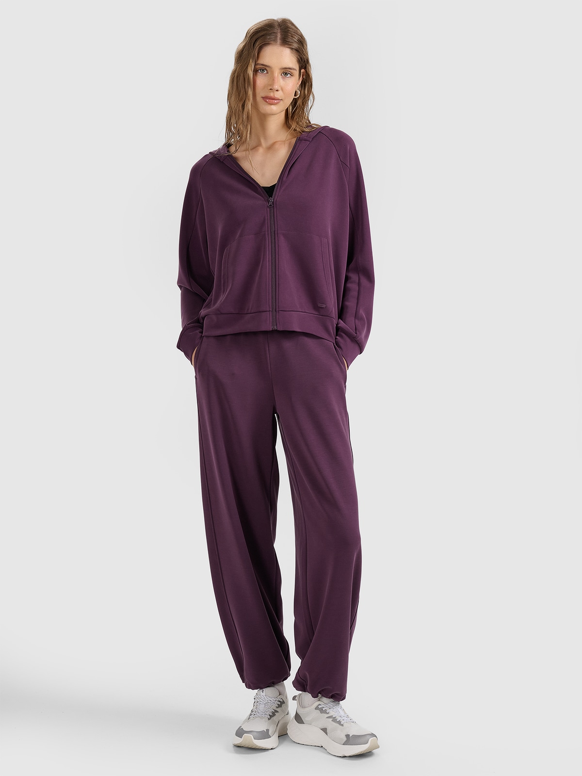 Жіночі спортивні штани з широкими штанинами з модалом - фіолетові