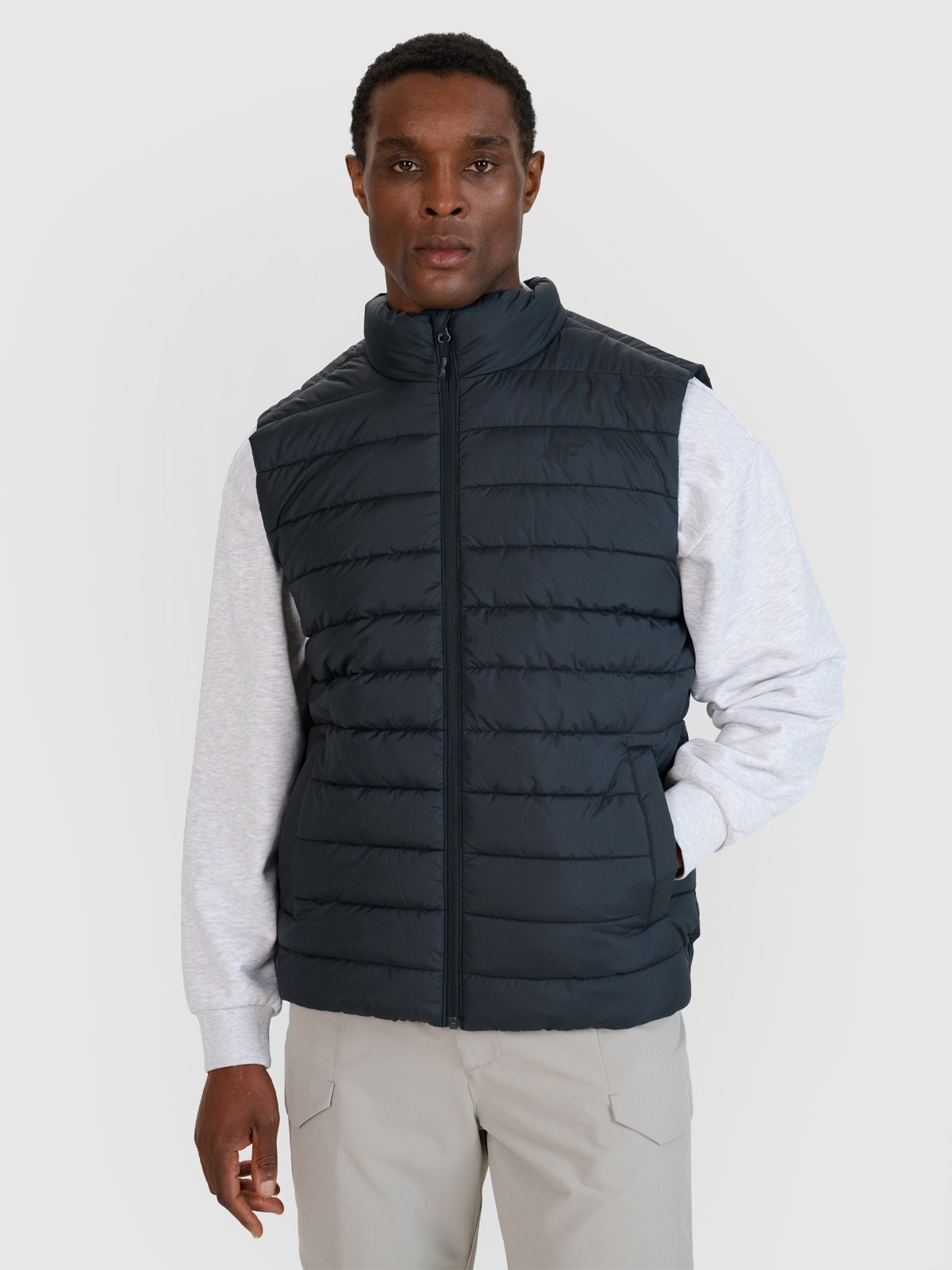 Чоловіча пухова жилетка з синтетичним наповнювачем - чорний