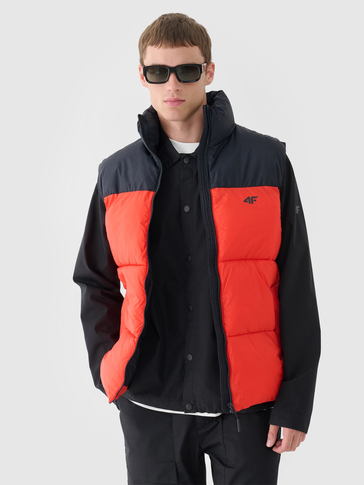 Чоловіча пухова жилетка з синтетичним наповнювачем - червоний