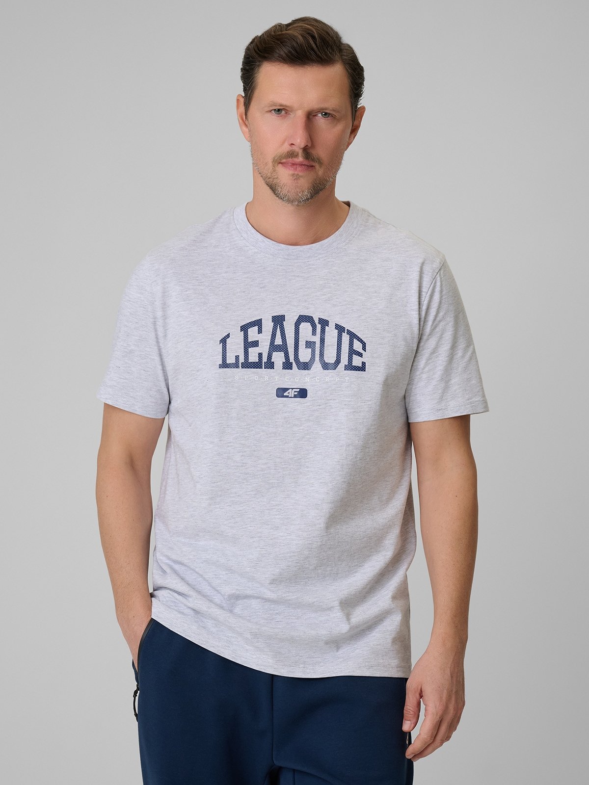 Чоловіча футболка regular з принтом - сірий