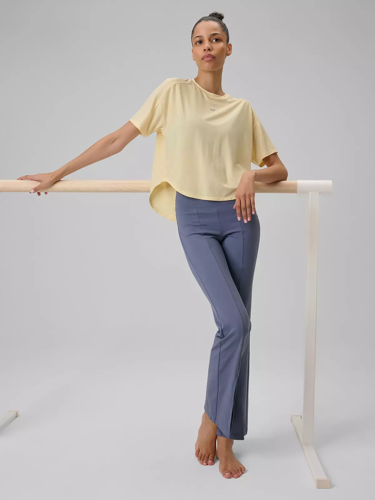 Жіноча regular швидковисихаюча футболка для йоги - жовта