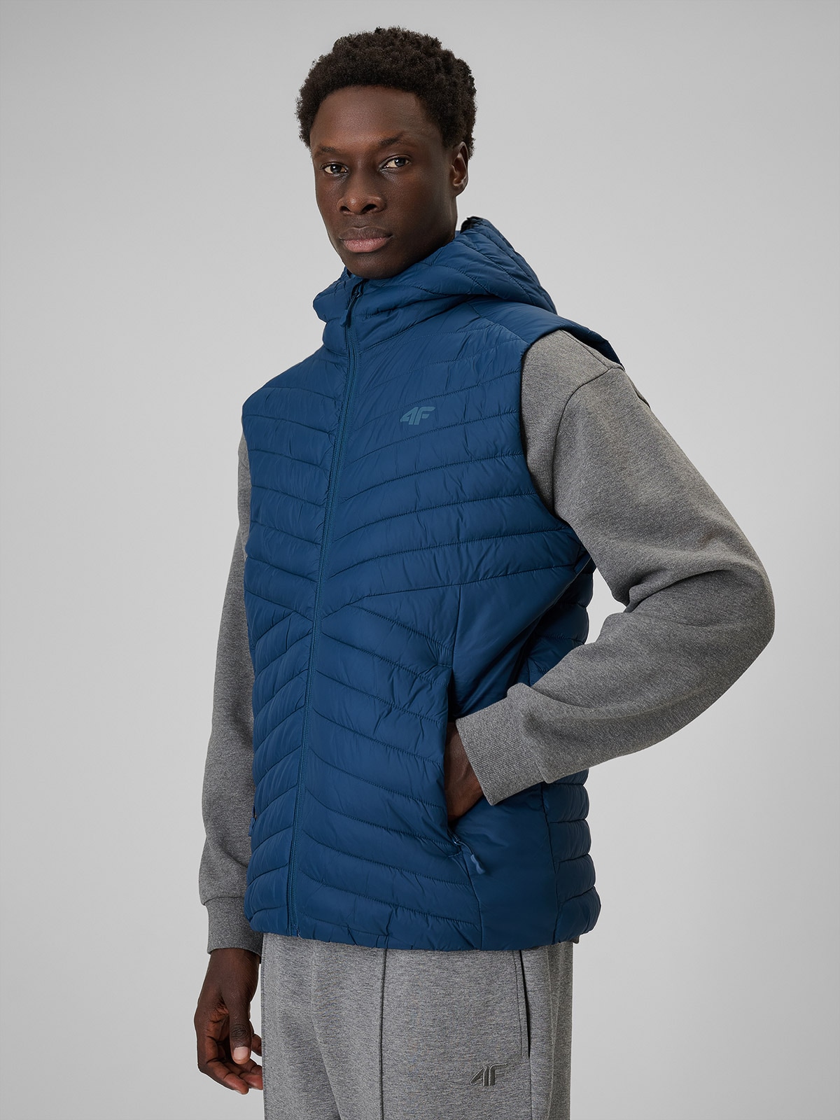 Чоловічий жилет без рукавів з синтетичним наповнювачем - темно-синій