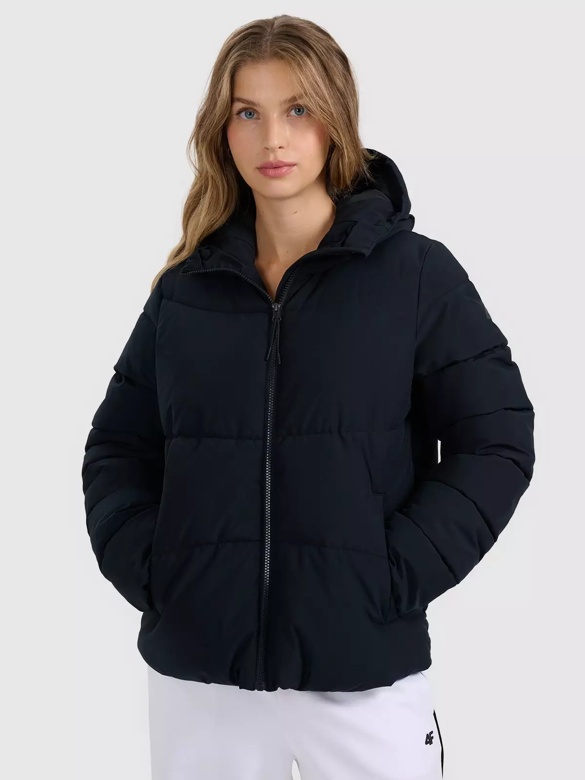 Пухова куртка з синтетичним наповнювачем жіноча - чорна