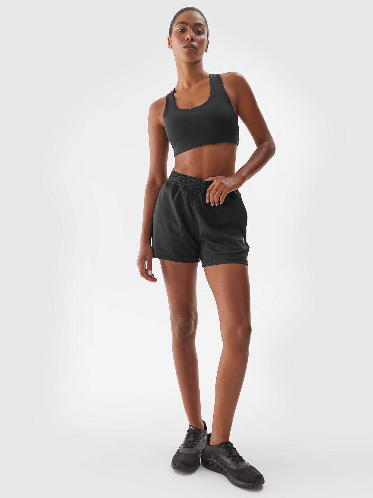 Жіночі шорти для тренувань - чорний