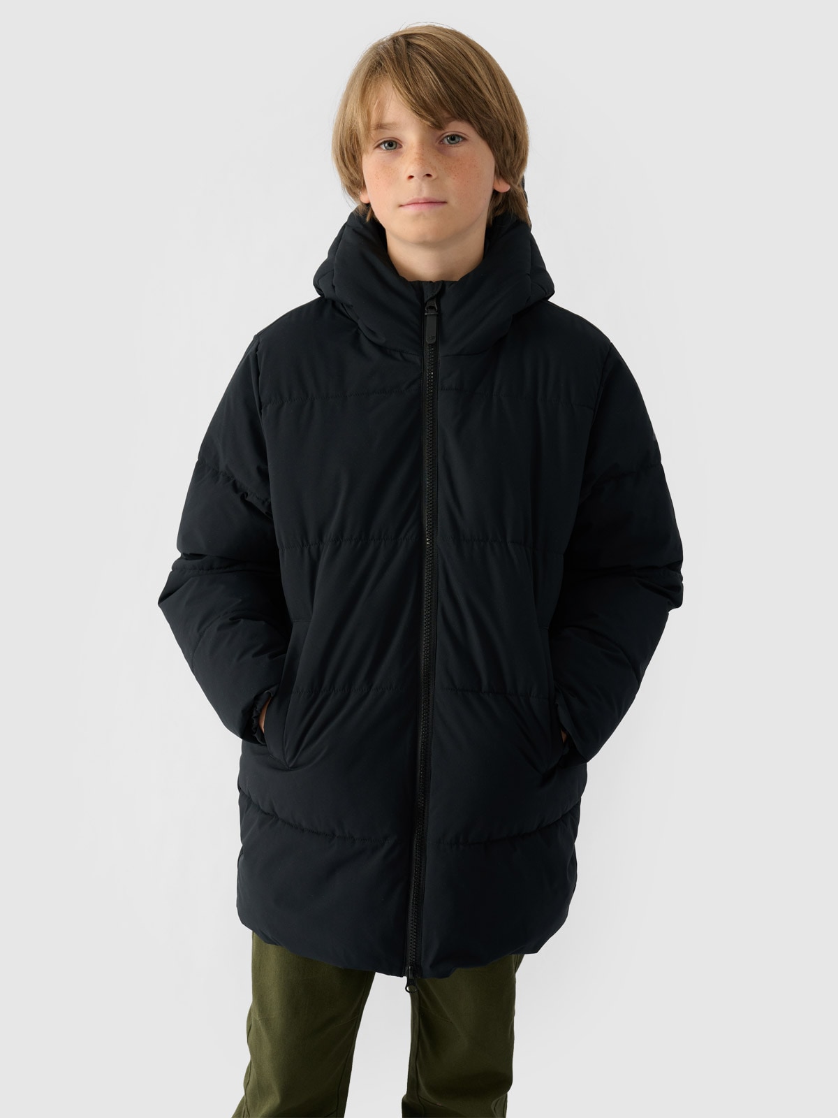 Пуховик з синтетичним наповнювачем для хлопчиків - чорний