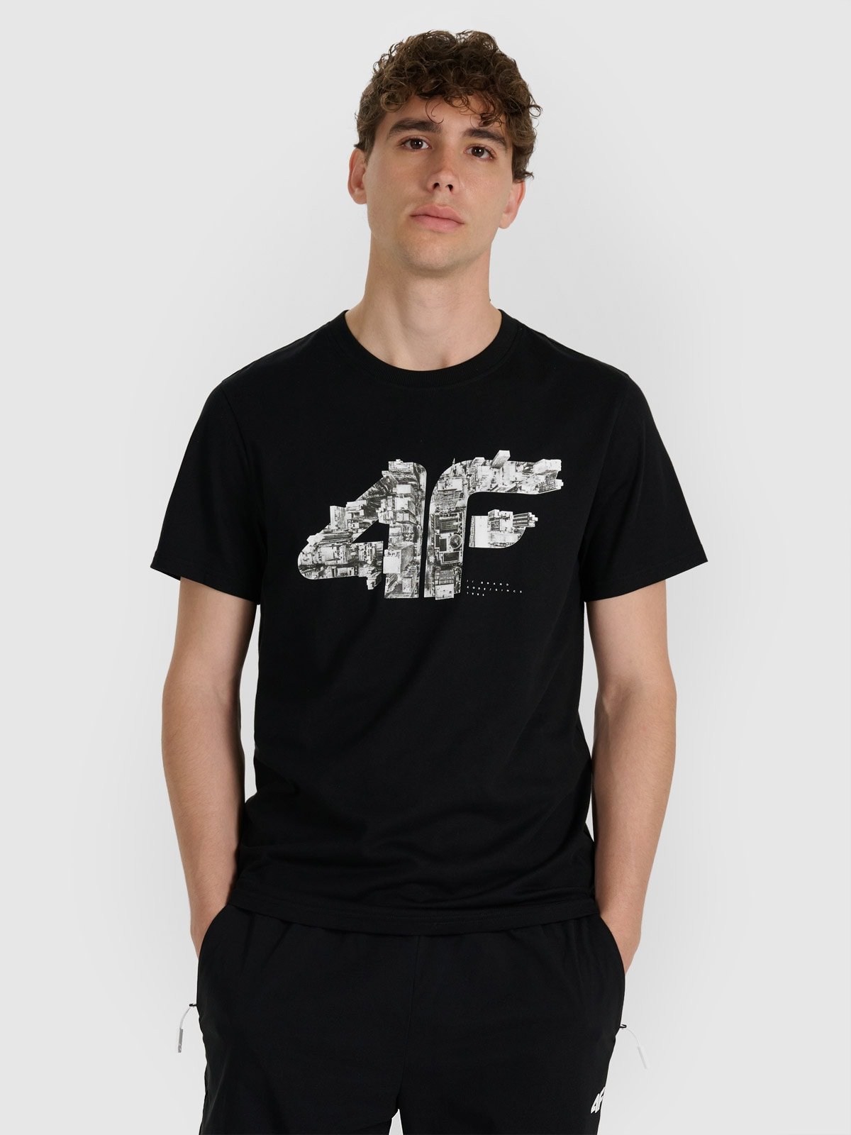 Футболка regular з принтом чоловіча - чорна
