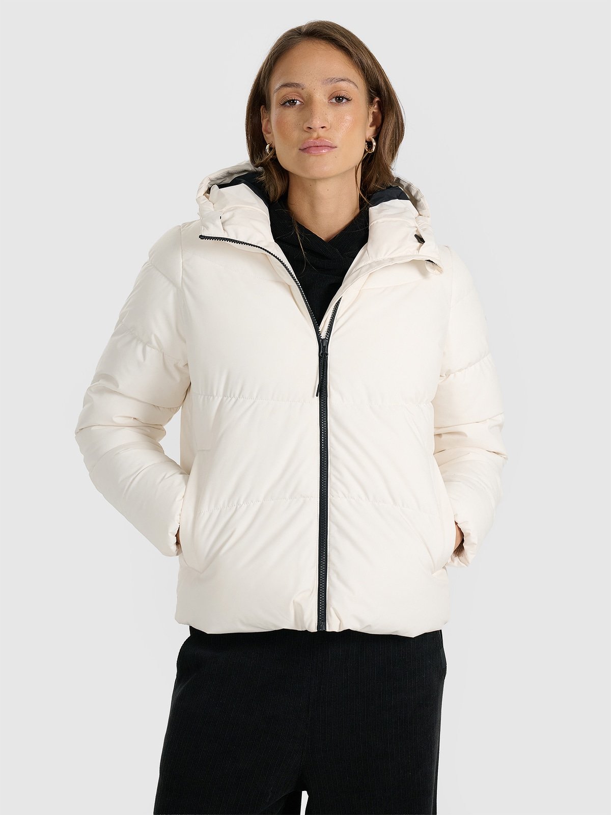 Пухова куртка з синтетичним наповнювачем жіноча - біла