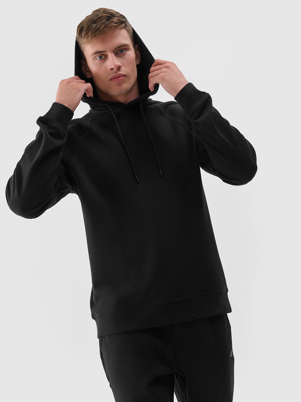 Чоловіче спортивне худі - чорний