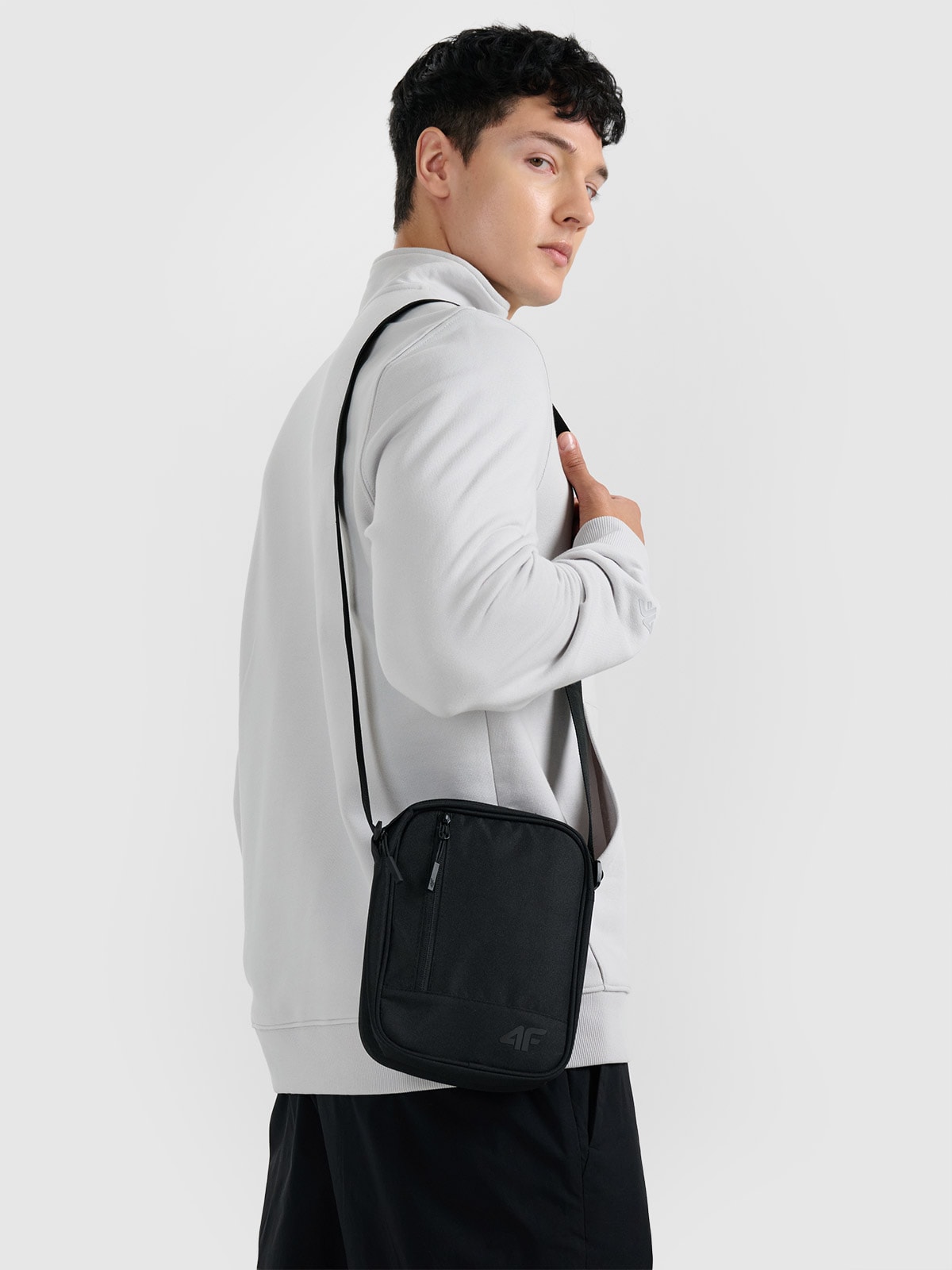 Сумка-бананка - чорна