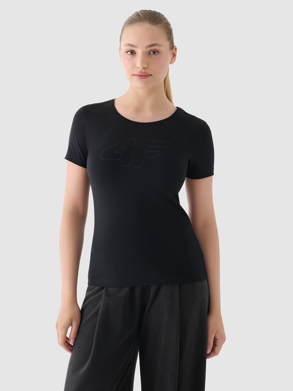 Жіноча футболка slim з принтом - чорний