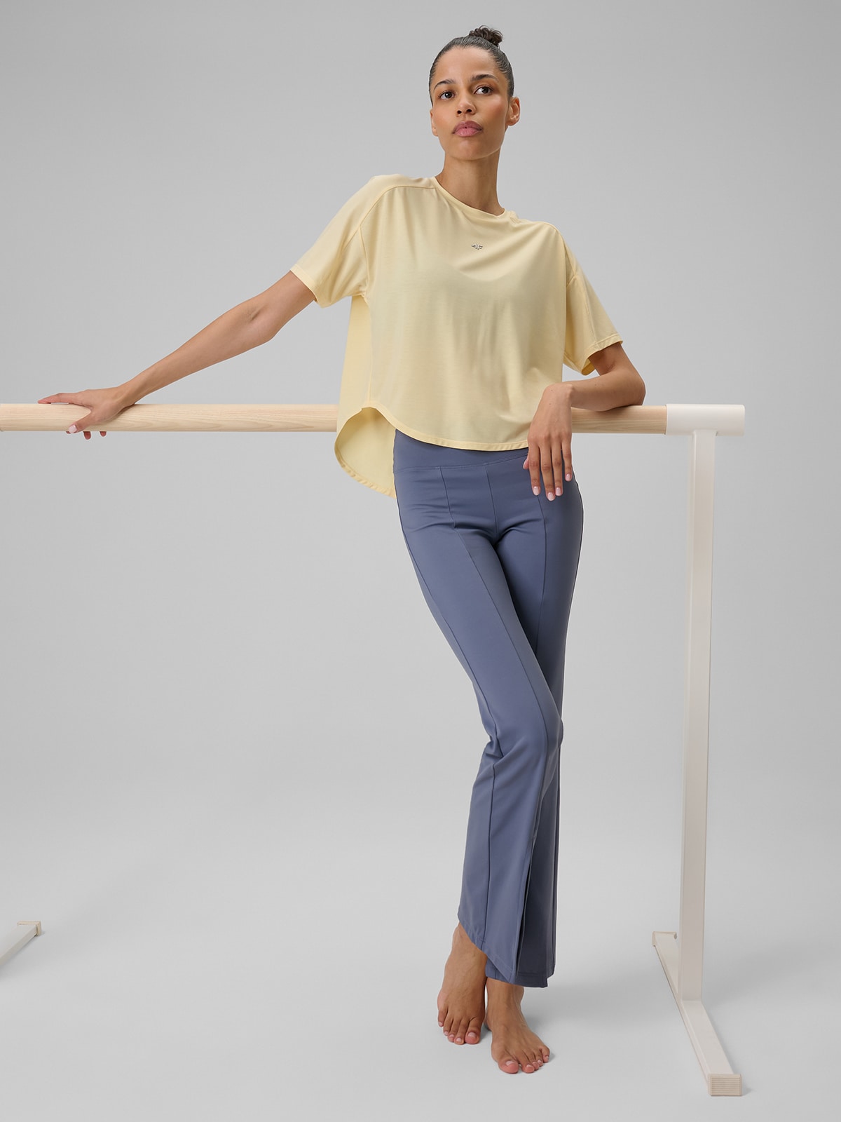 Жіноча regular швидковисихаюча футболка для йоги - жовта