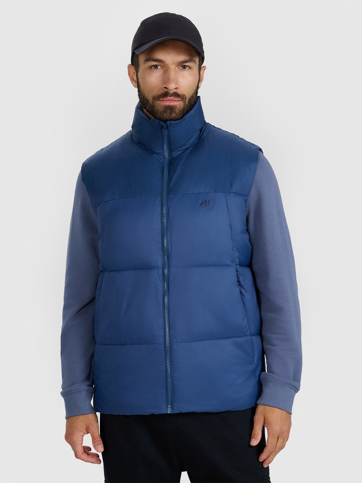 Чоловічий пуховий жилет з синтетичним наповнювачем - темно-синій