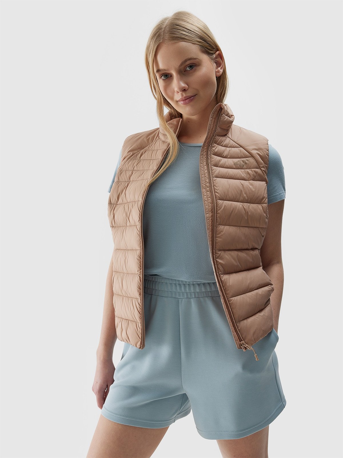 Жіноча пухова жилетка з наповнювачем з переробленого матеріалу - бежевий