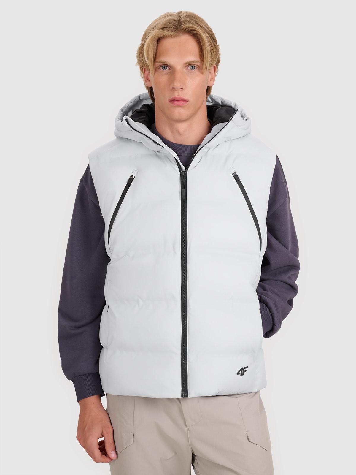 Чоловічий пуховий жилет з синтетичним наповнювачем - сірий