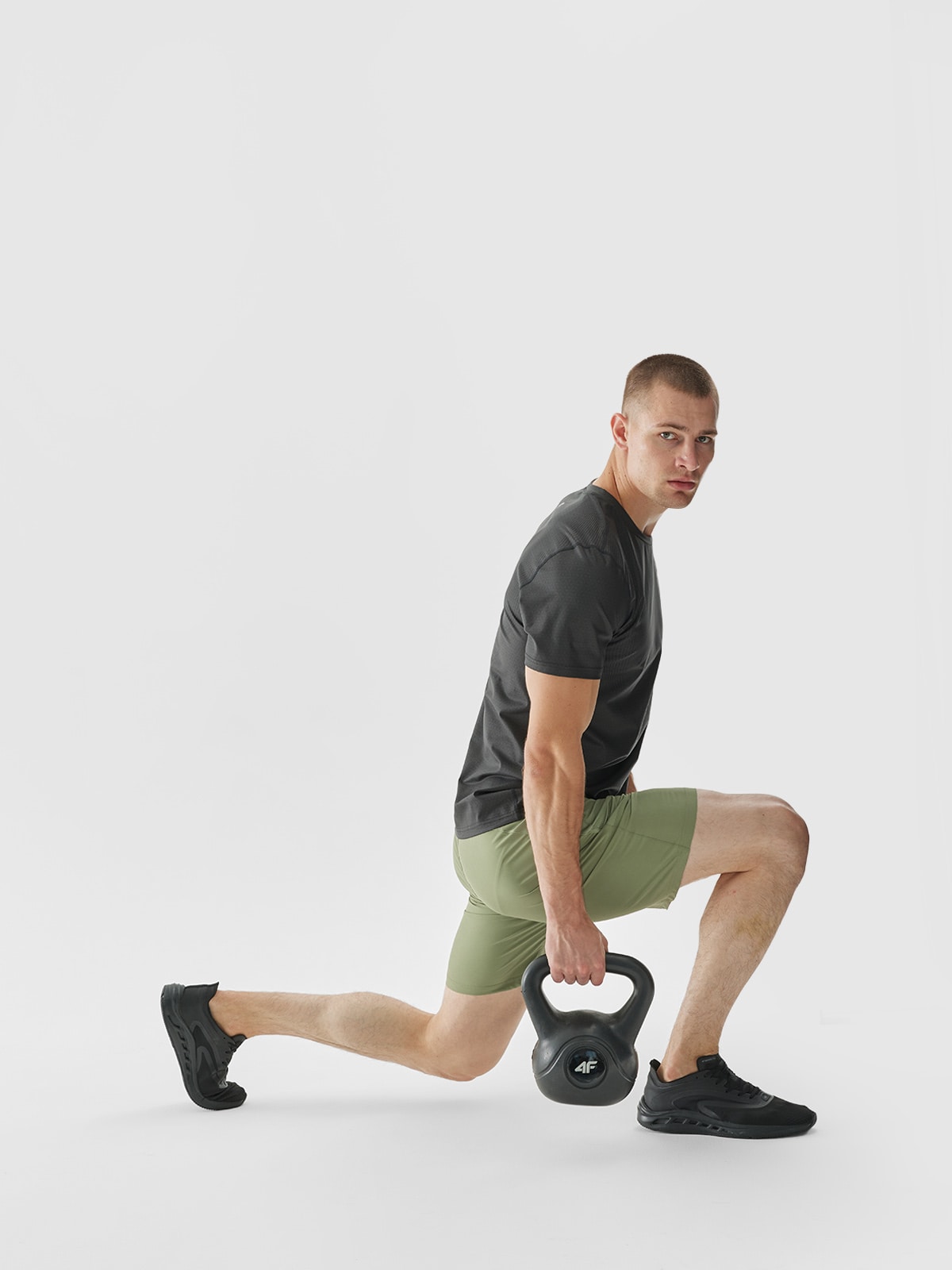 Чоловічі швидковисихаючі шорти regular для тренувань - оливковий