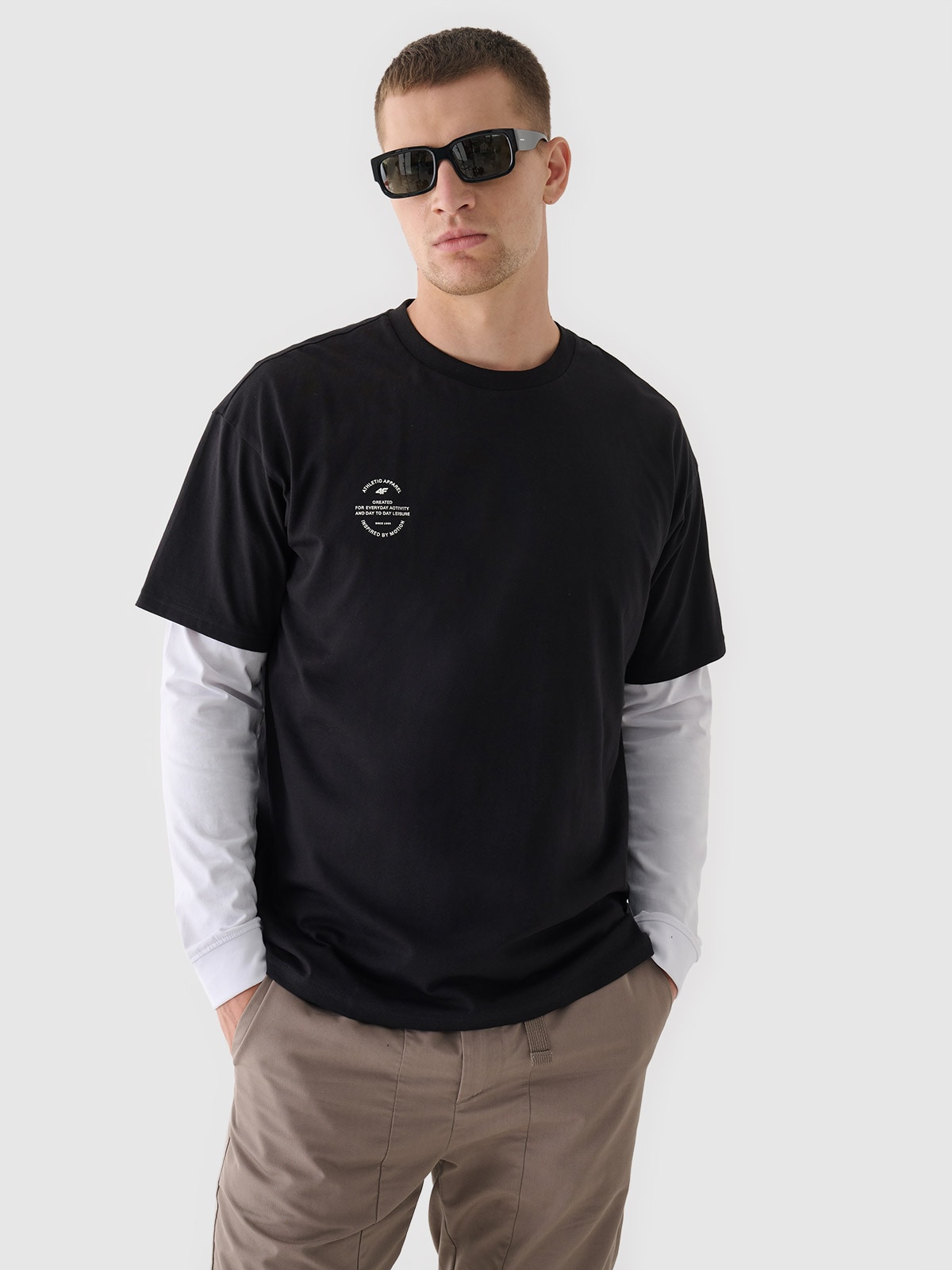 Чоловіча однотонна футболка oversize - чорний