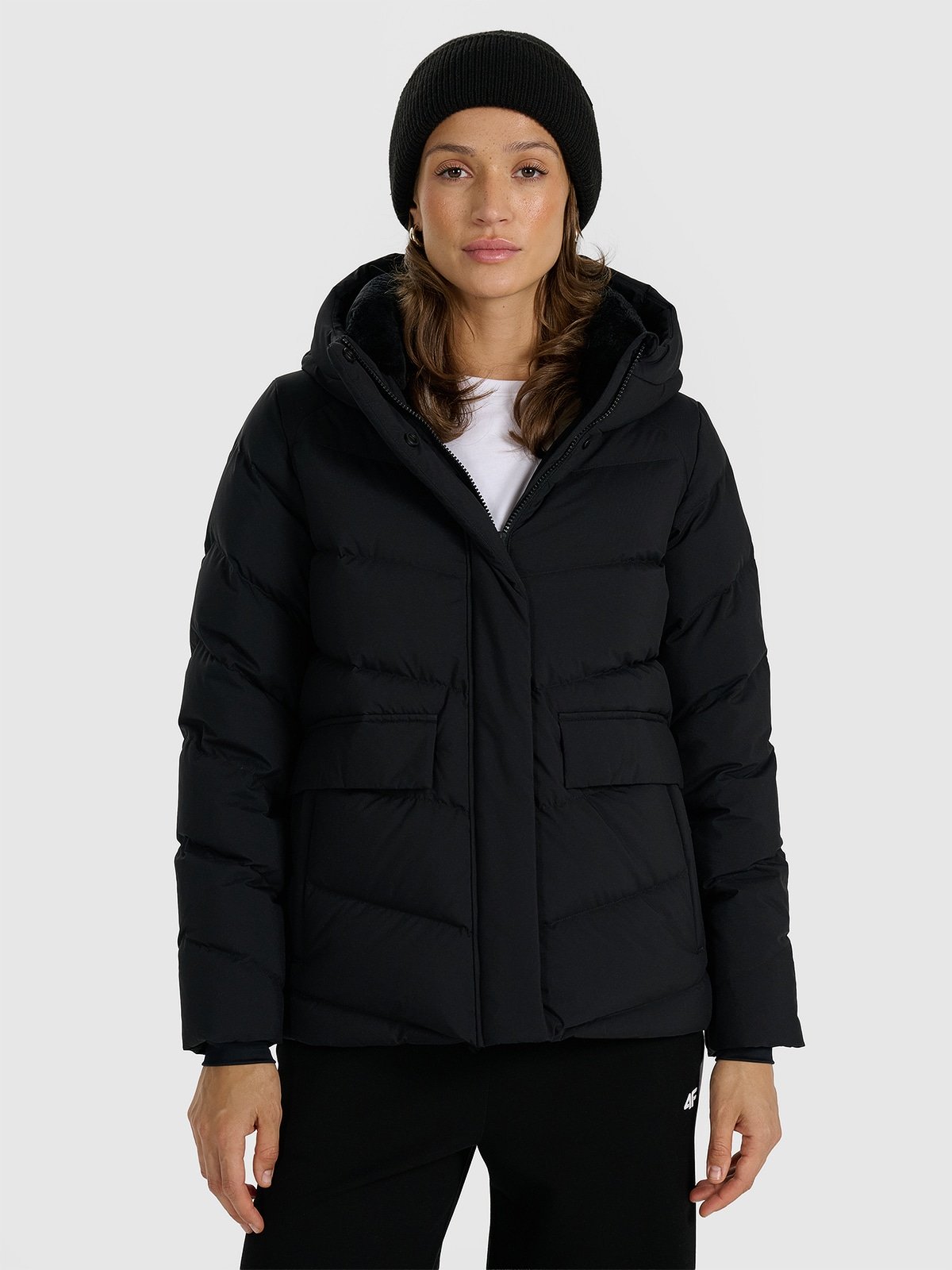 Пухова куртка з натуральним наповнювачем жіноча - чорна