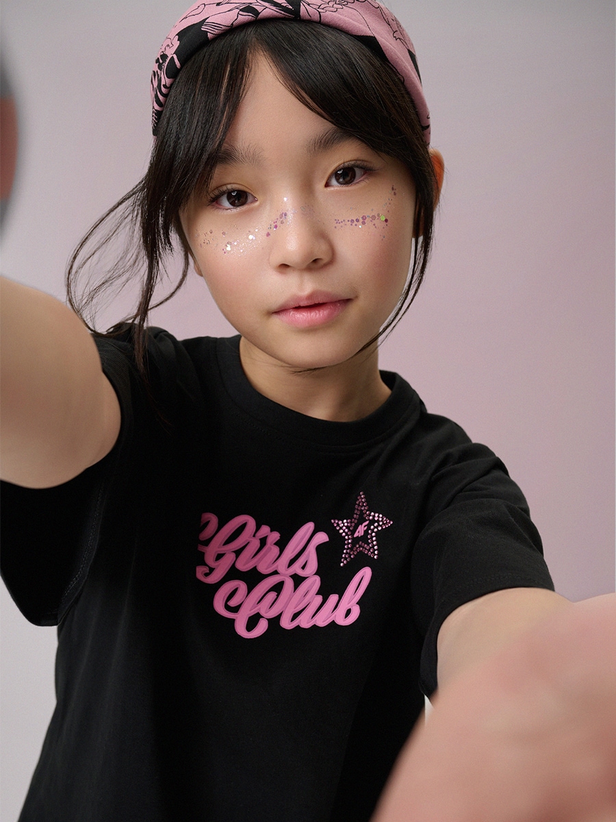 Футболка loose з принтом дівоча - чорна