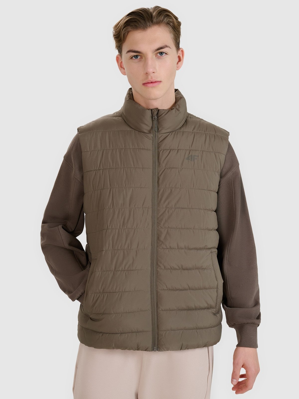 Чоловіча пухова жилетка з синтетичним наповнювачем - коричневий