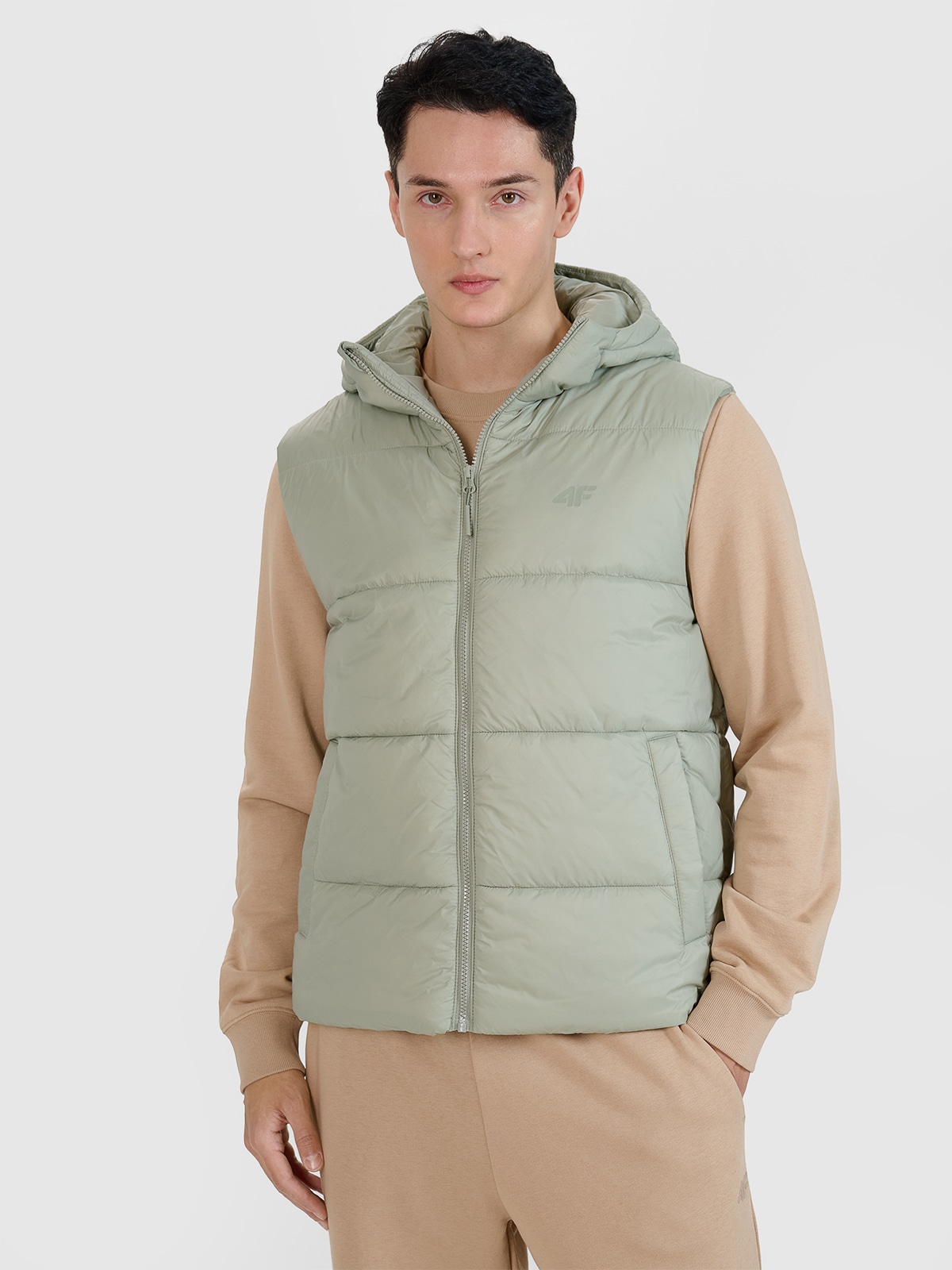 Чоловіча пухова жилетка з синтетичним наповнювачем - оливковий