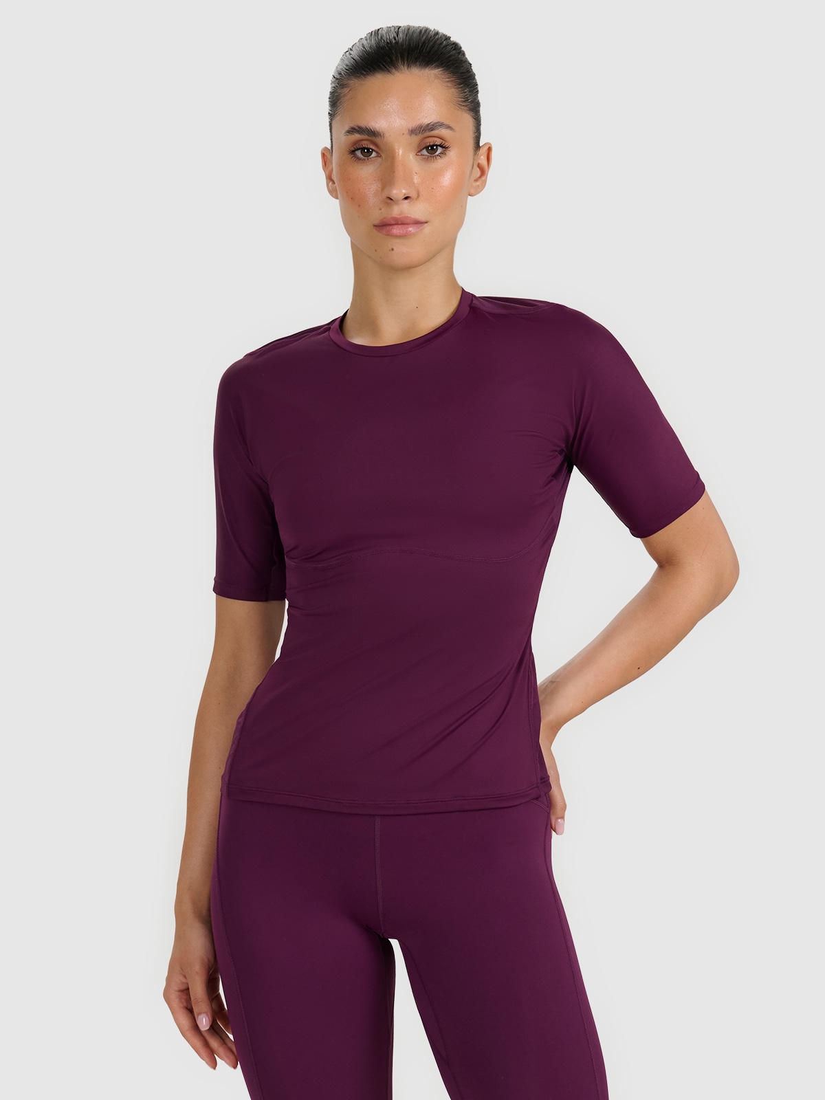 Жіноча slim тренувальна швидковисихаюча футболка - фіолетова
