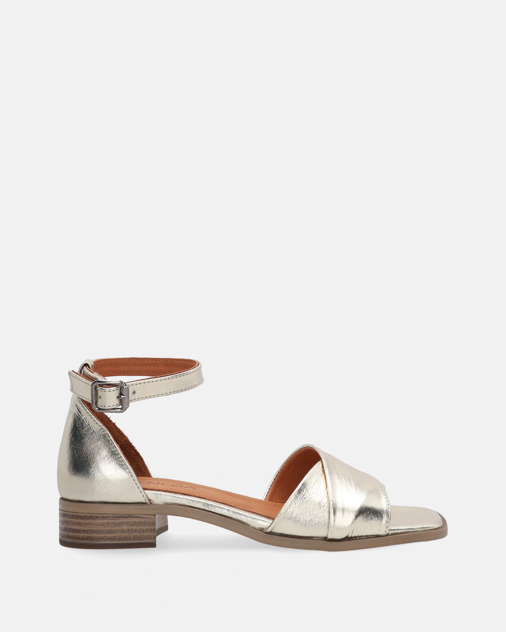 ZŁOTE SANDAŁY NA PŁASKIM OBCASIE 0028518 GOLD