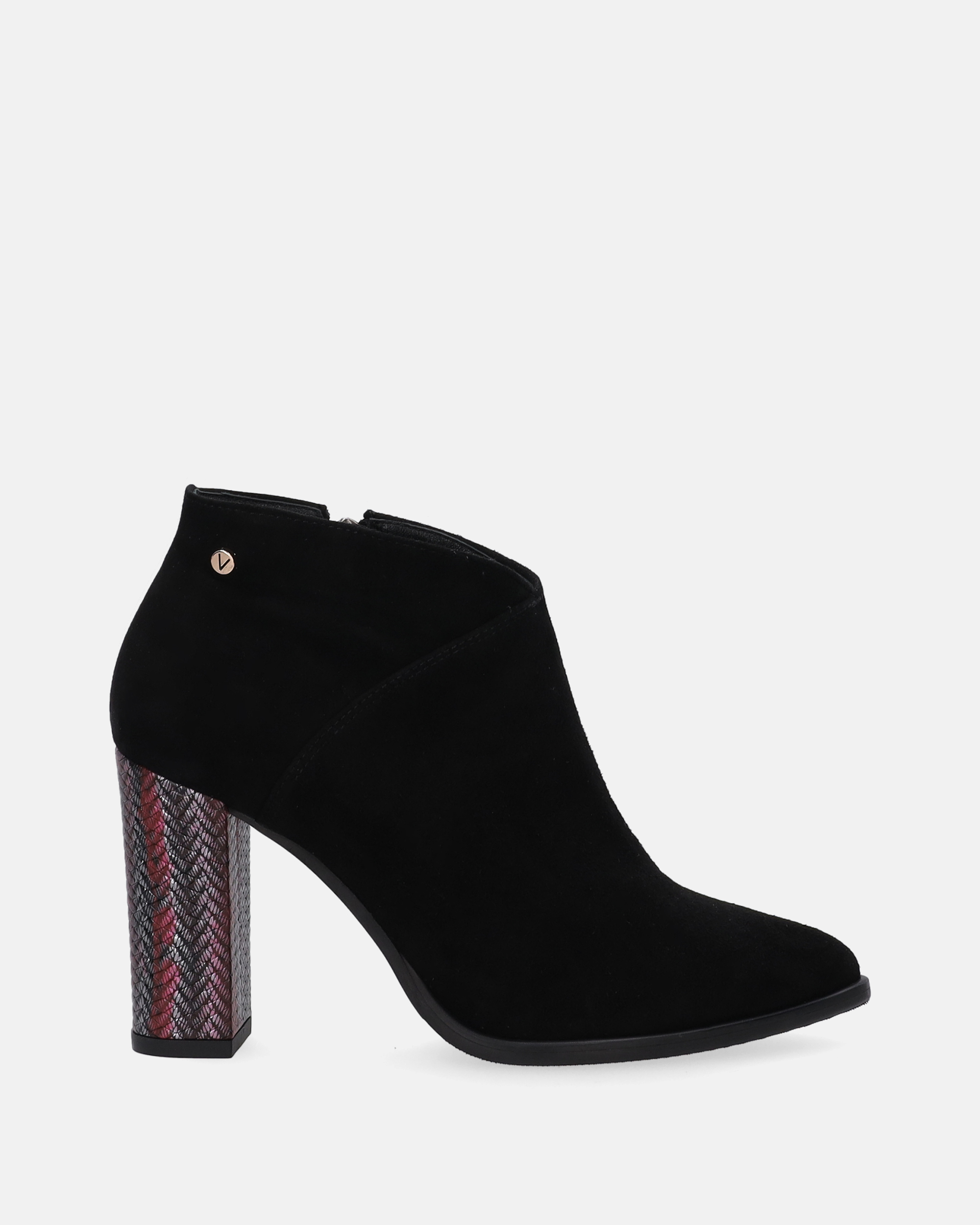 CZARNE BOTKI NA KOLOROWYM SŁUPKU 7450 1263 NERO