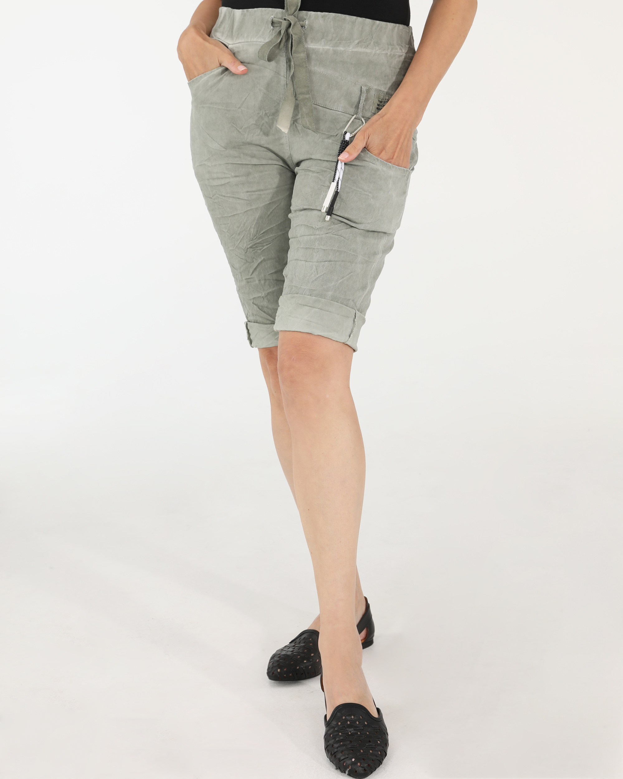 SZORTY Z NASZYWKĄ I ODPINANĄ APLIKACJĄ 220-21383 MILITA