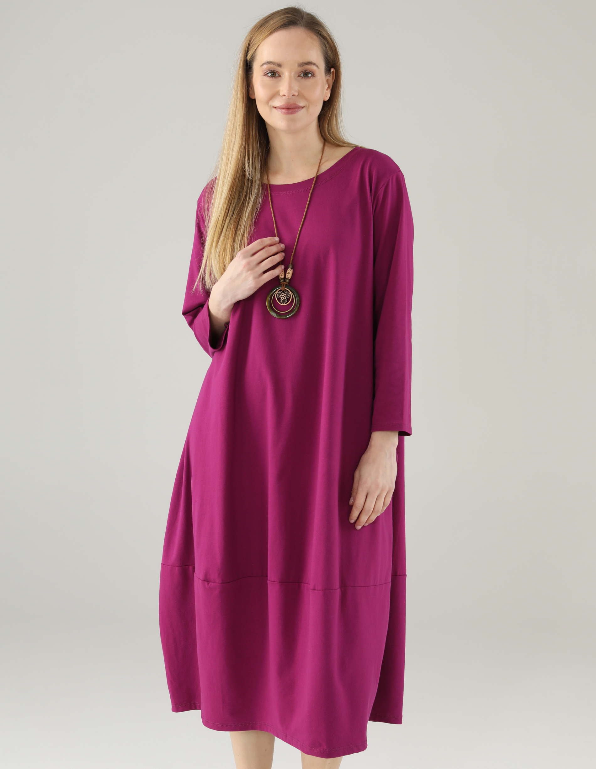 GŁADKA SUKIENKA Z NASZYJNIKIEM 109-21159D MAGEN