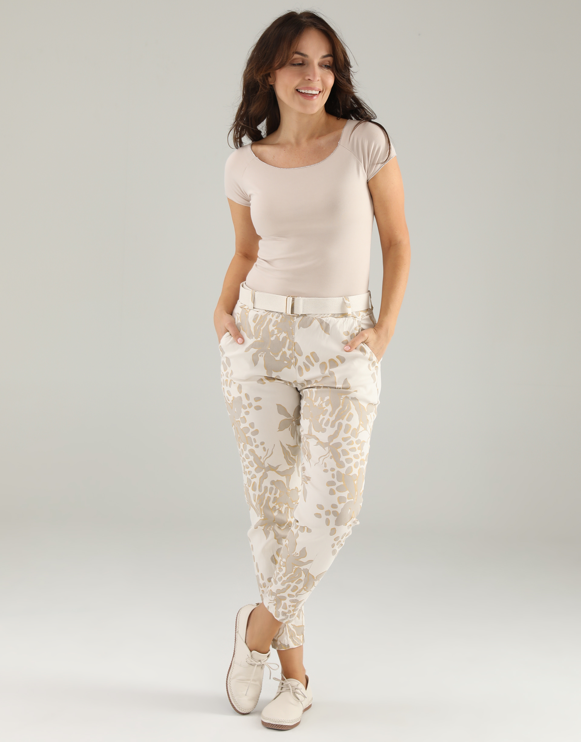 SPODNIE W KWIATY Z PASKIEM 137-18200A BURRO