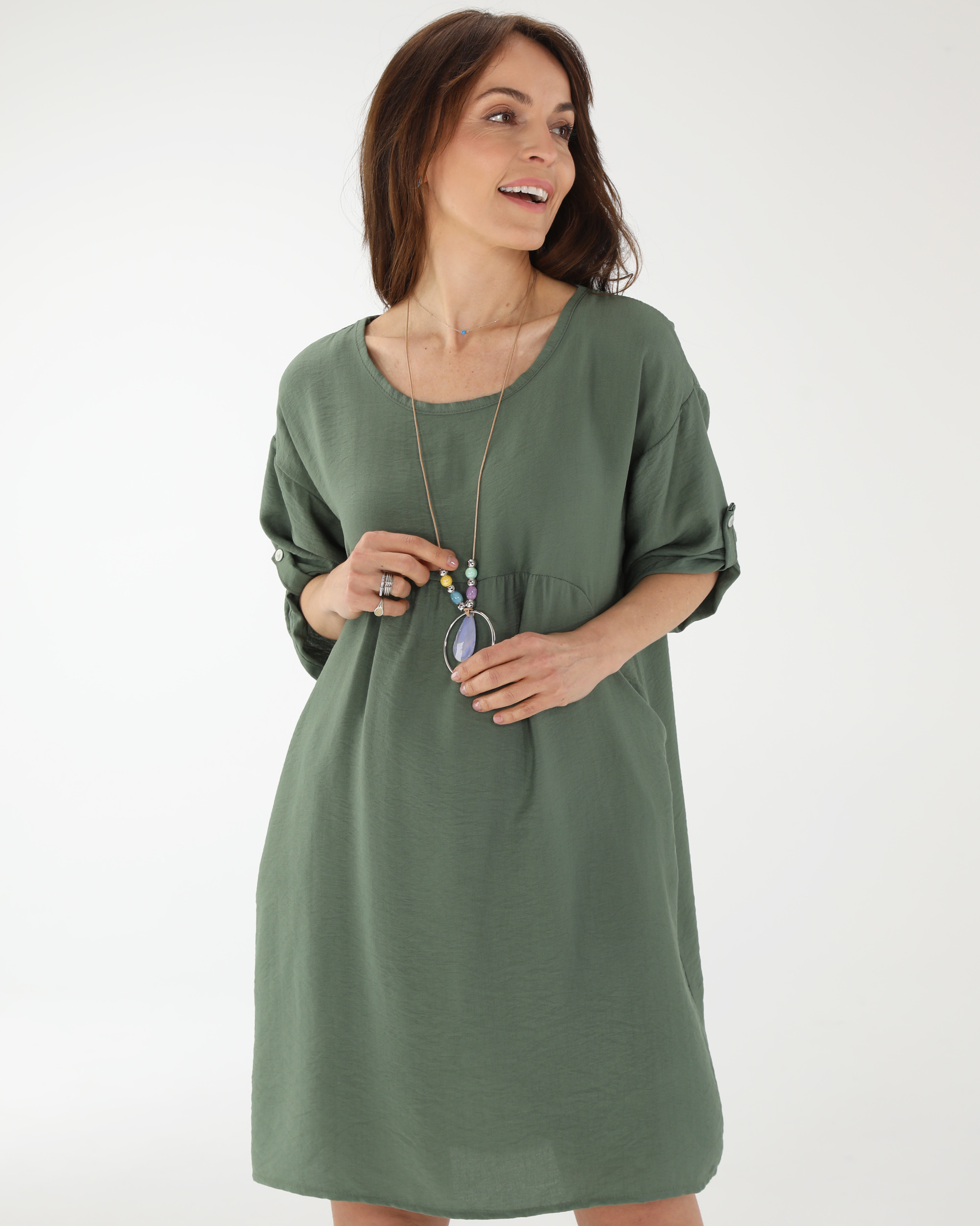 GŁADKA SUKIENKA Z NASZYJNIKIEM 194-6411VK KHAKI