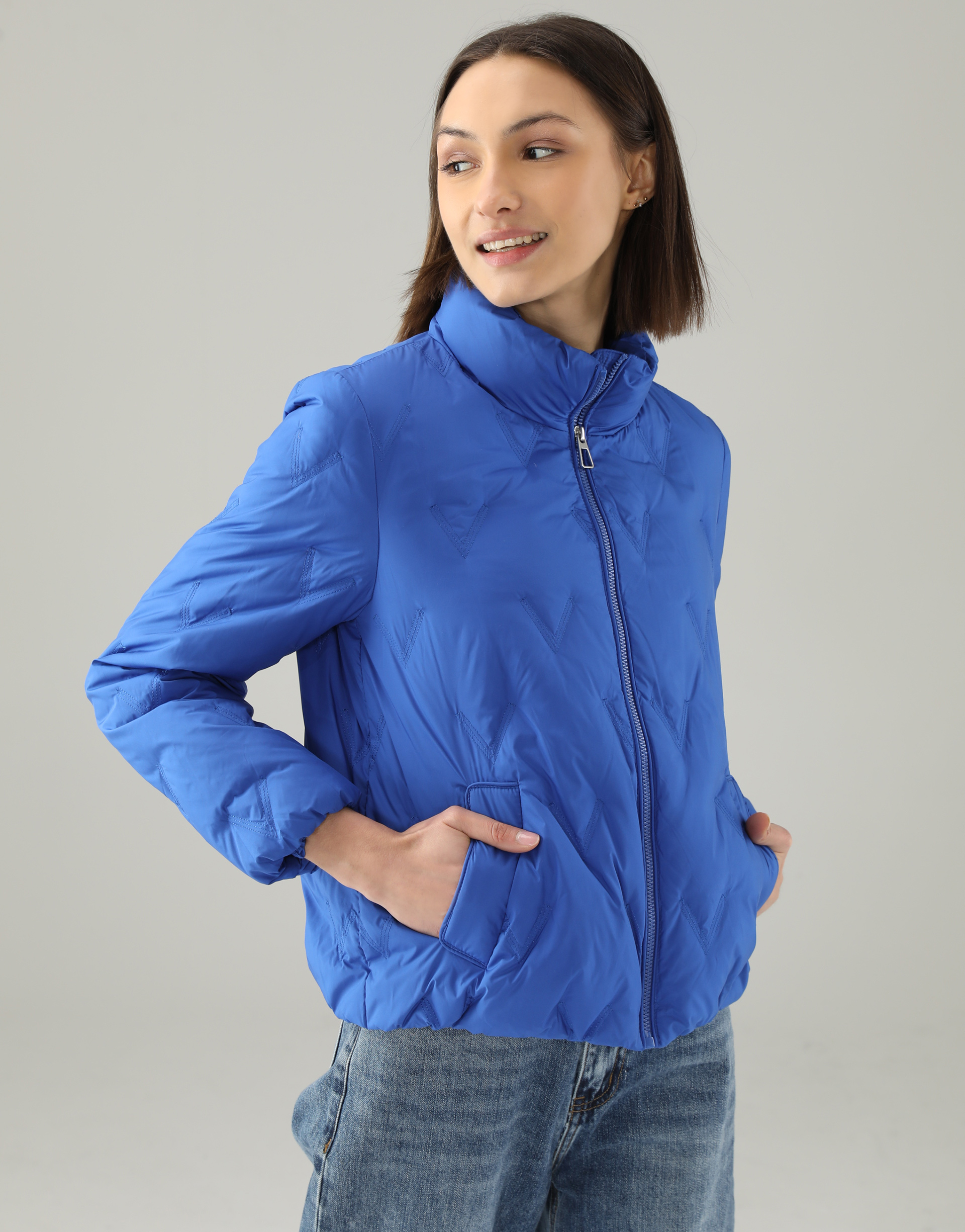 Niebieska kurtka puchowa