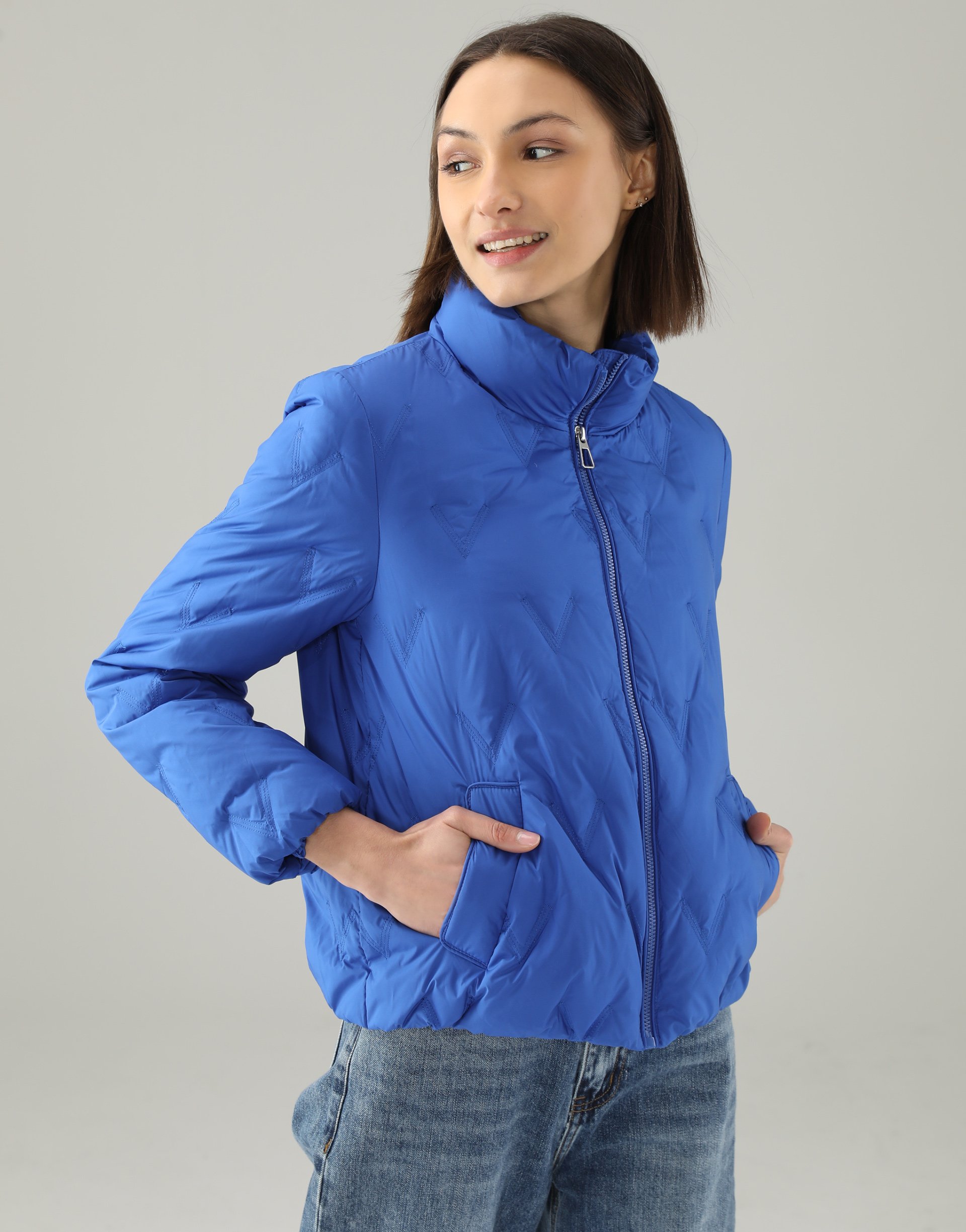 Niebieska kurtka puchowa