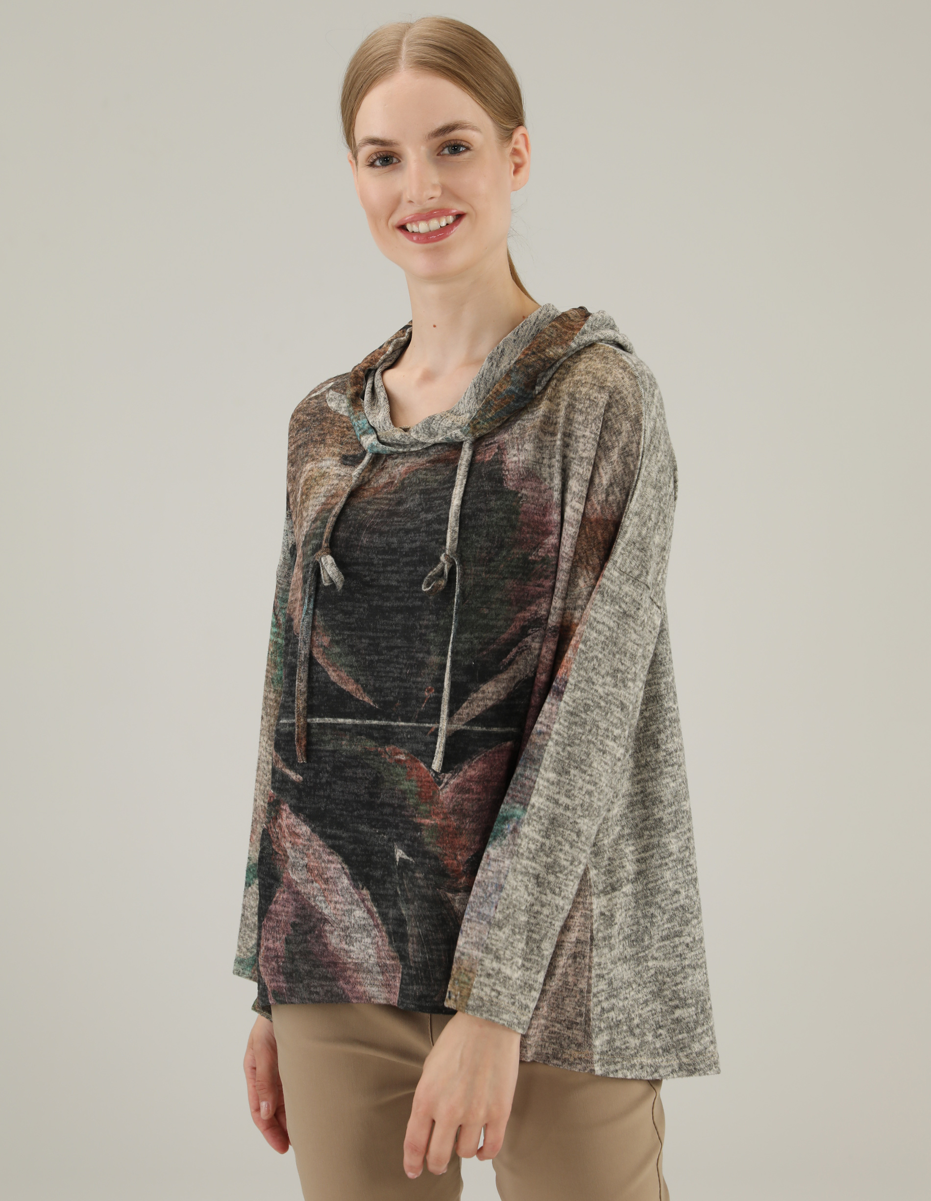 Dzianinowa bluzka z kapturem