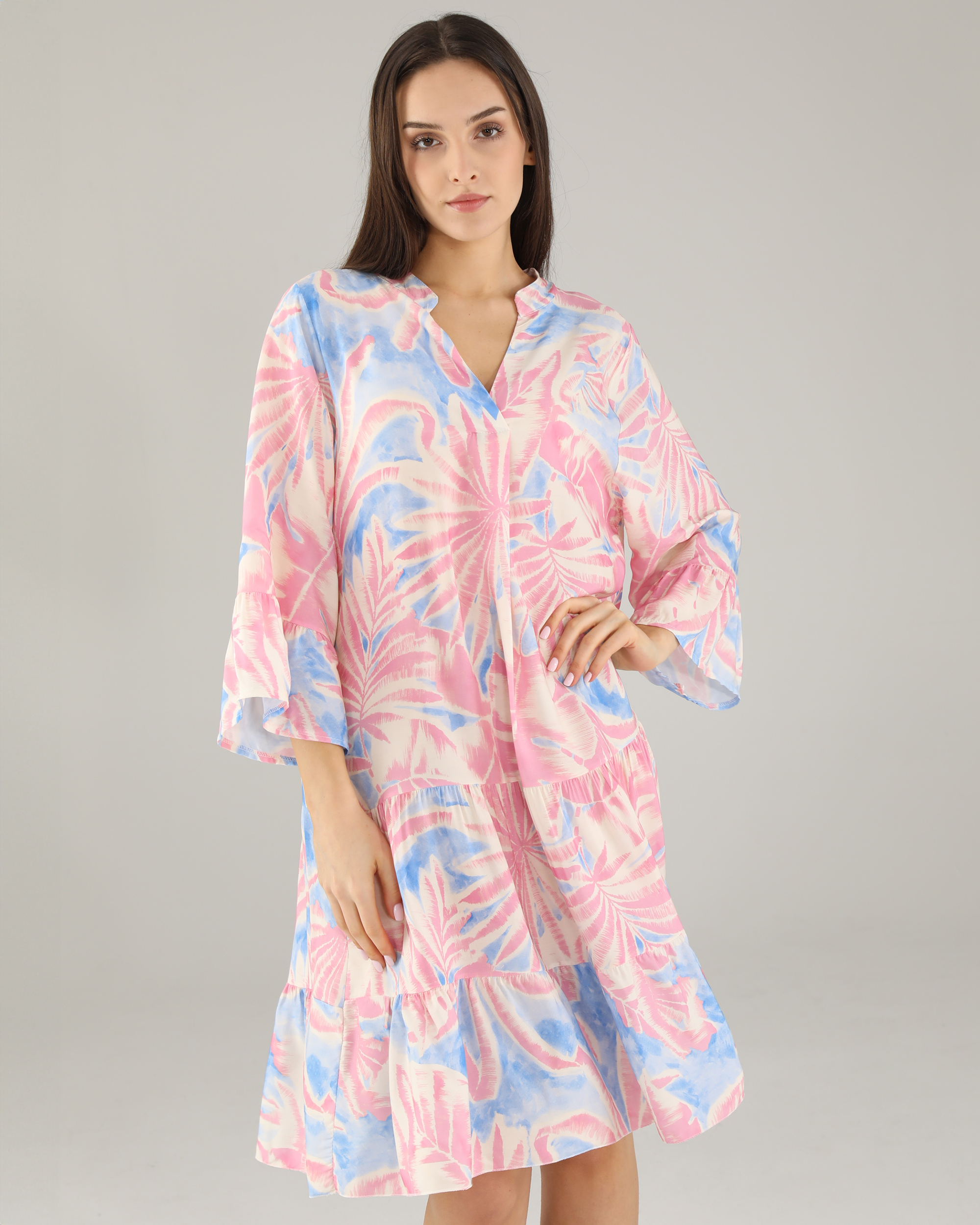 WZORZYSTA SUKIENKA Z FALBANAMI 184-1912-3204 RO