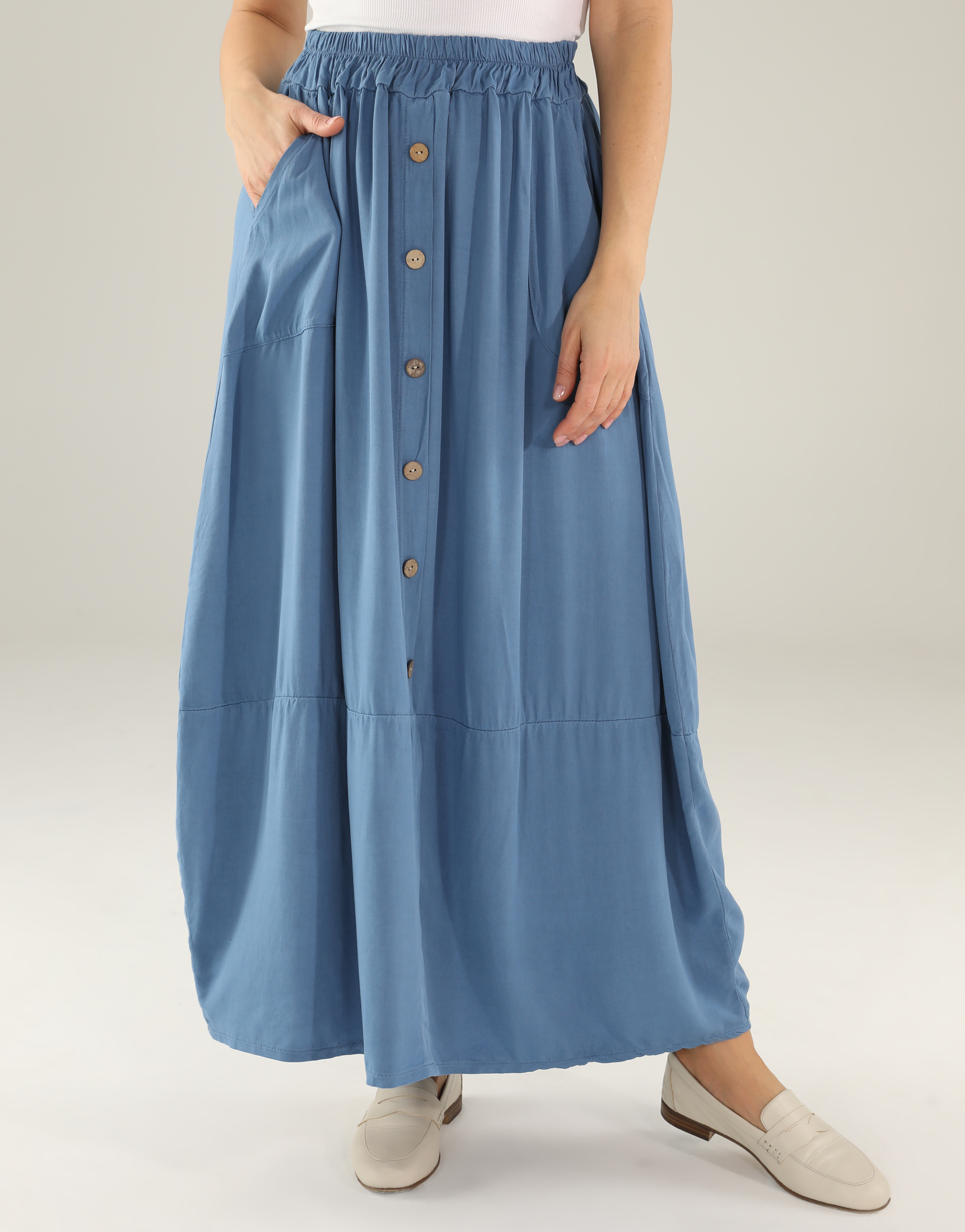 Niebieska spódnica z guzikami