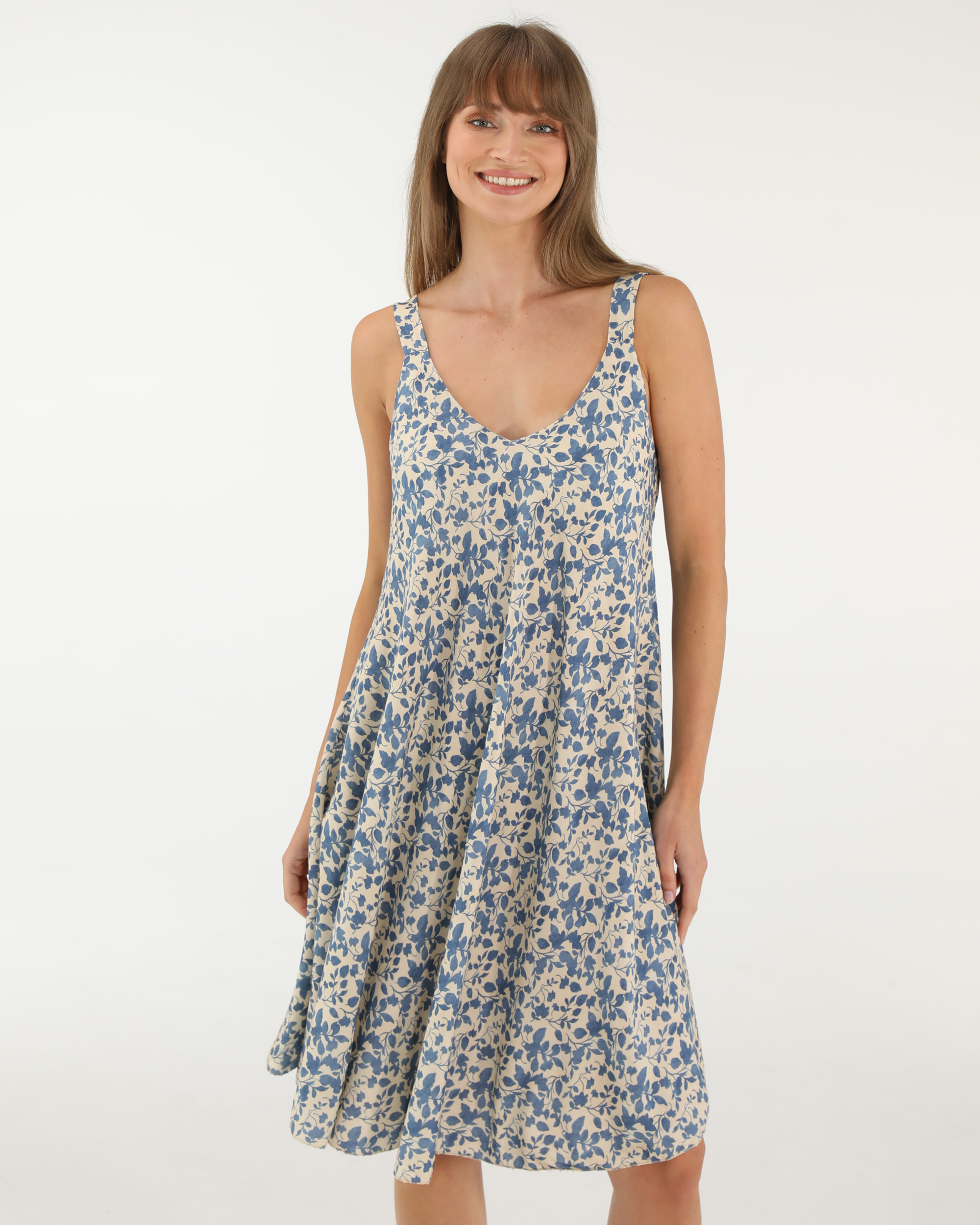 NIEBIESKA SUKIENKA Z WISKOZY 194-5921 JEANS