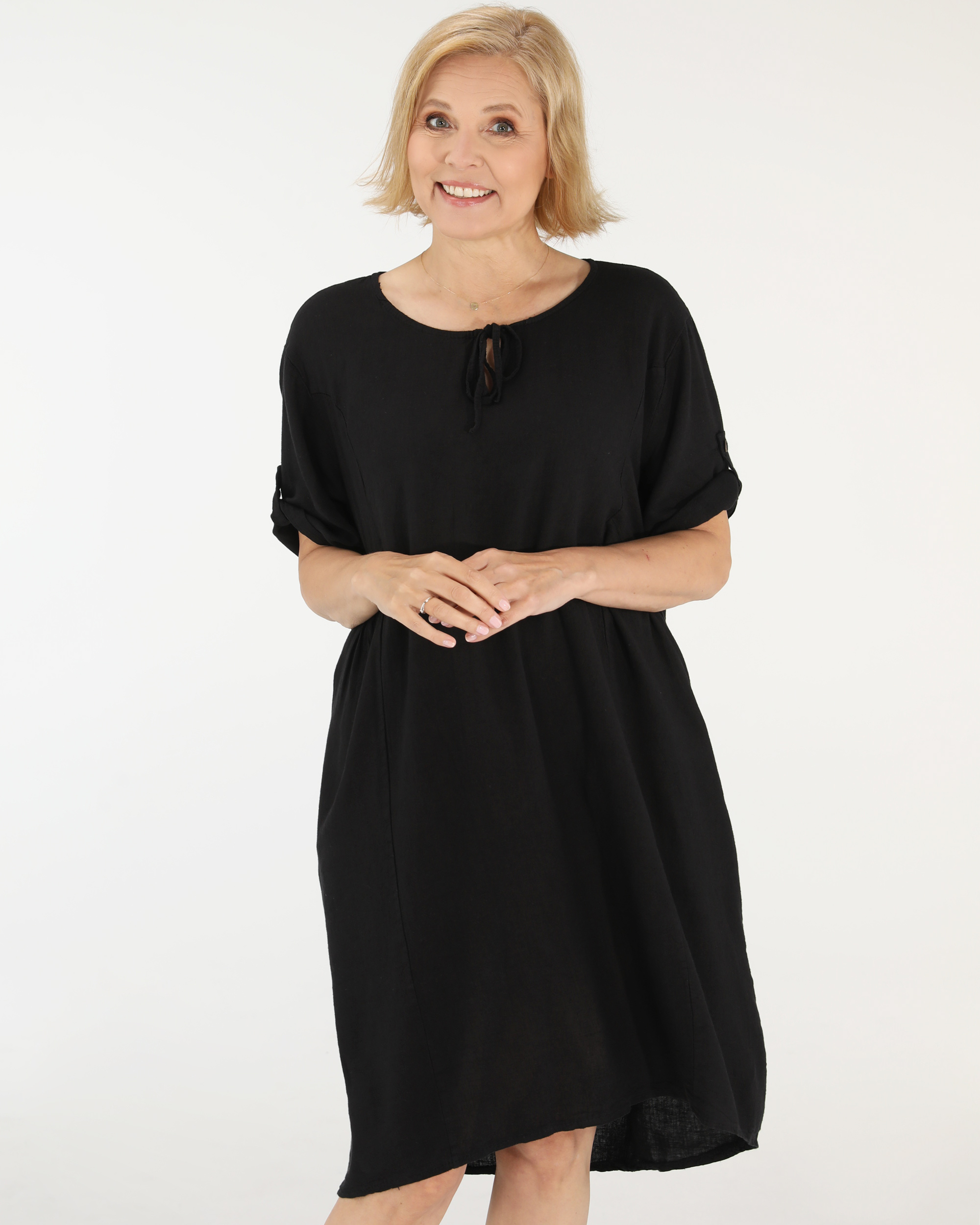 CZARNA SUKIENKA Z LNEM 220-61026 NERO