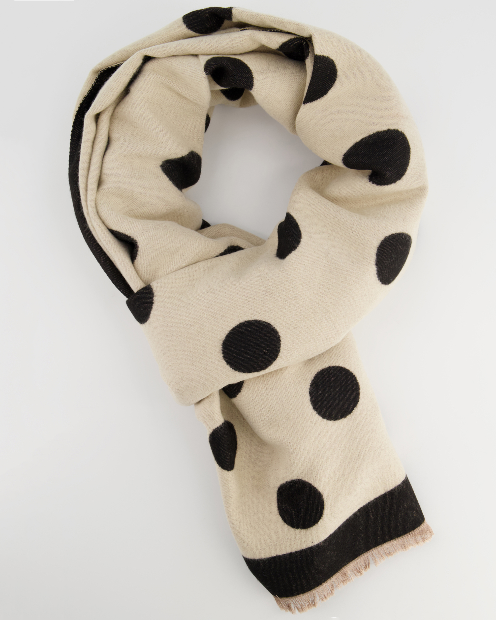 CIEPŁY SZAL W KROPKI 135-K1813 BLACK