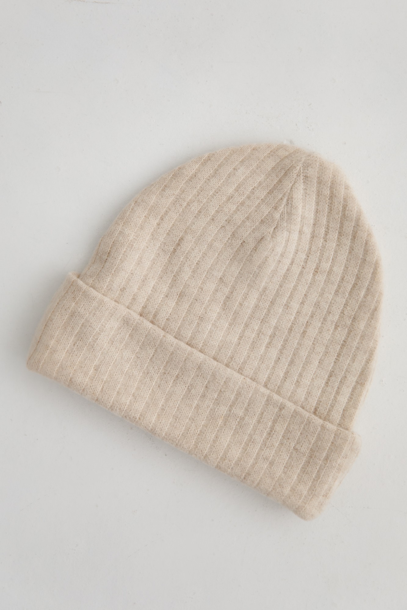 MINI Czapka z dzianiny sweterkowej w kolorze MELANGE BEIGE - TRAVIS MINI