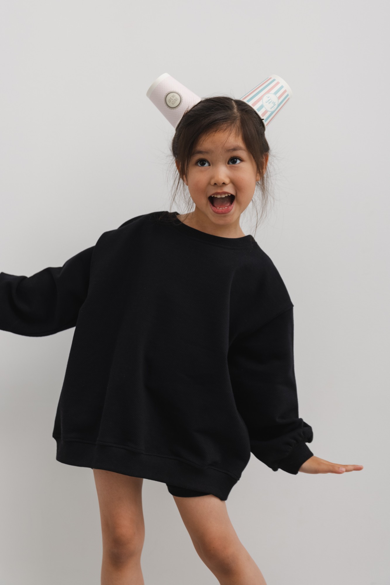 MINI bluza o luźnym kroju w kolorze TOTALLY BLACK - OXFORD-116-122 (6-7)