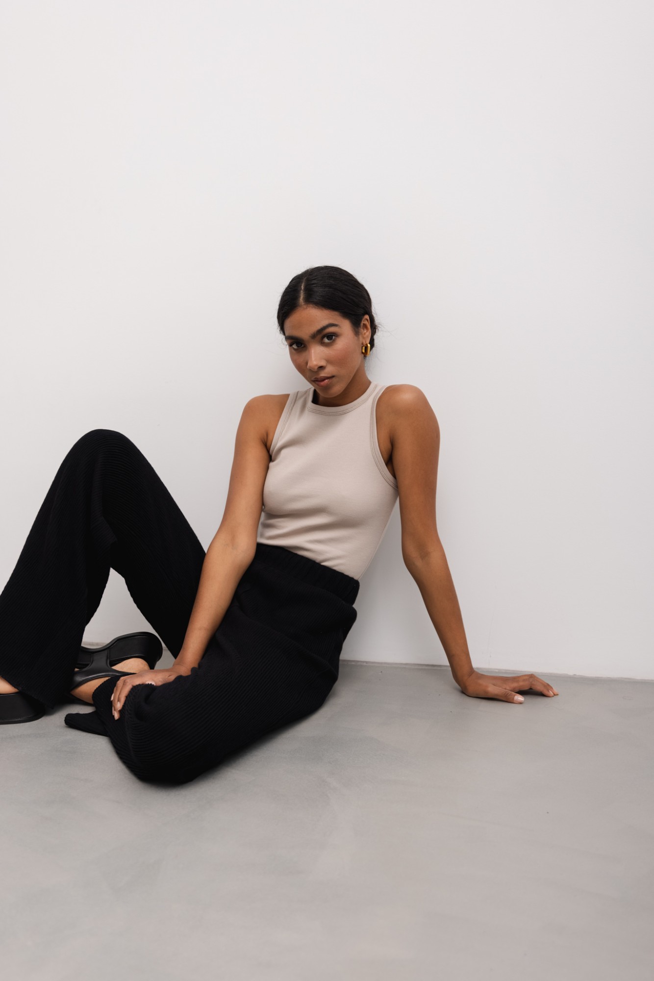 Top z prążkowanej dzianiny w kolorze COCONUT MILK - CAPRI-L